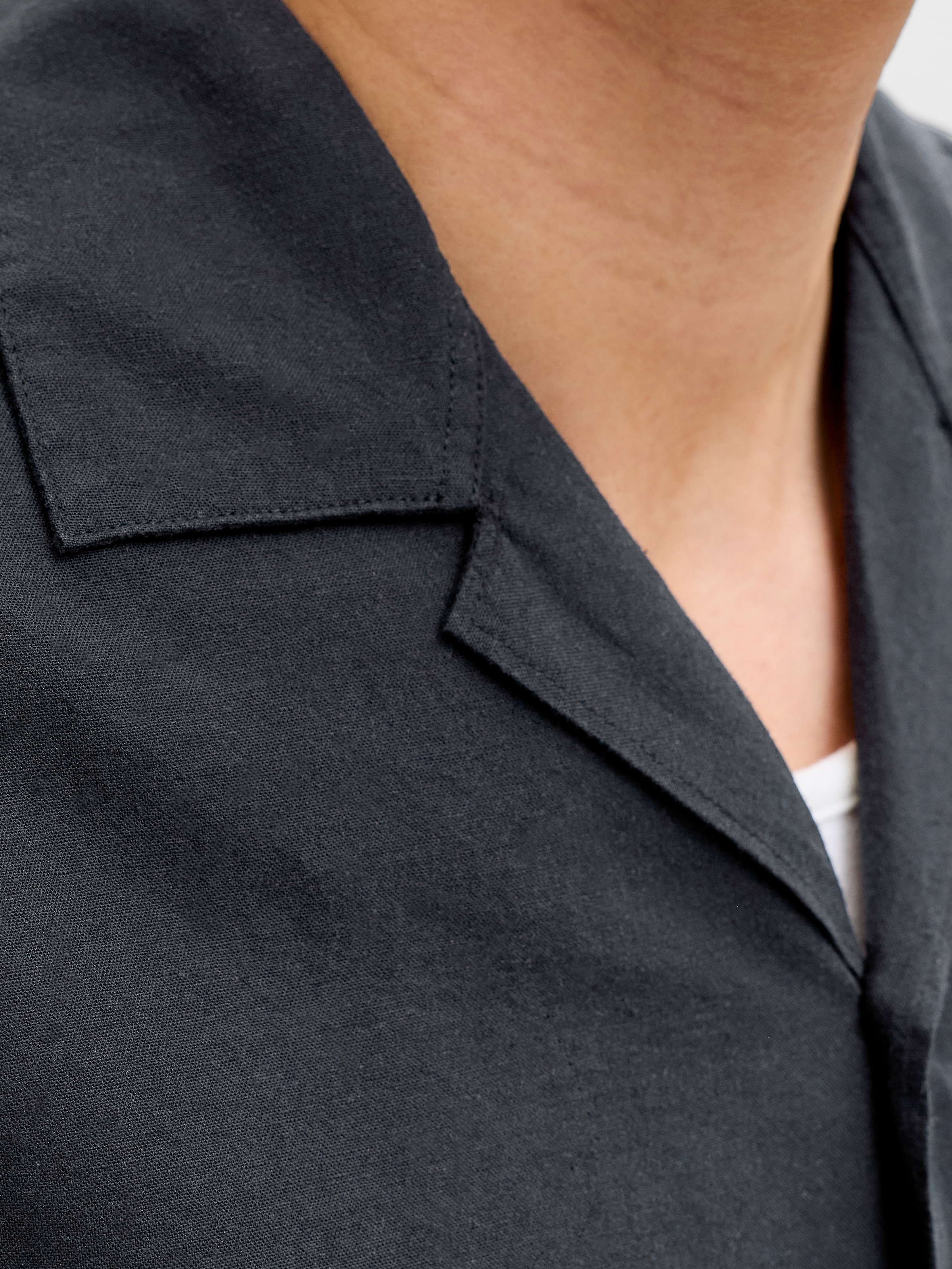 Jack & Jones Kurzarmhemd »JJEBREEZE LINEN BLEND RESORT SHIRT SS SN« mit Knopfleiste