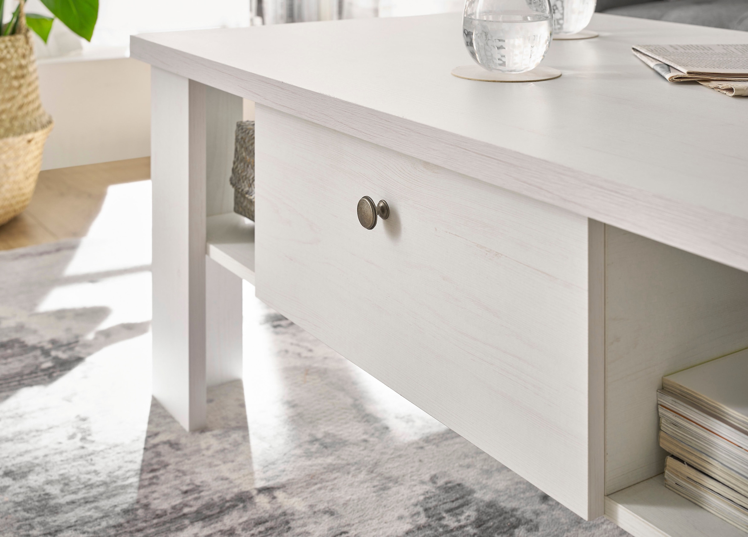 Home affaire Couchtisch »RAVENNA« im zeitlosen Landhausstil, Breite 107 cm, Griffe aus Metall