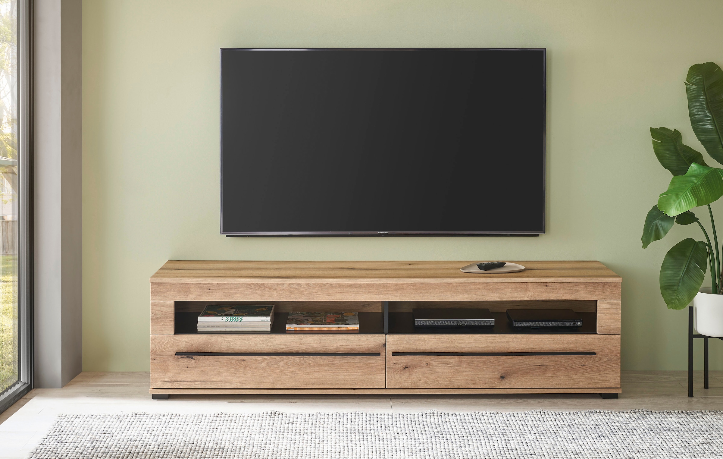 Home affaire Lowboard »modernes TV-Unterteil, Kommode in Eiche Evoke oder weiss« schwarze Stangengriffe, ausreichend Stauraum, vielseitig einsetzbar