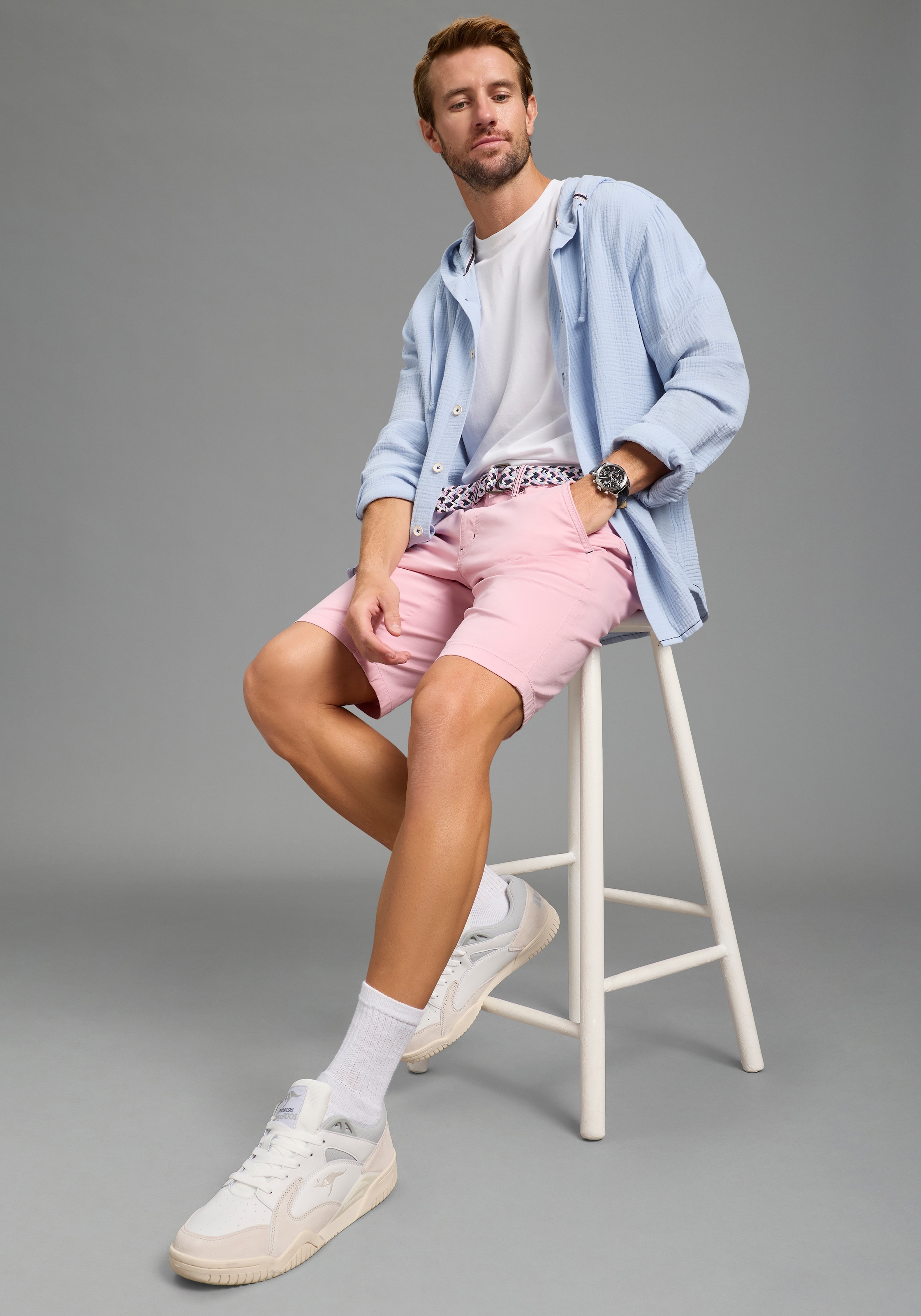 KangaROOS Chinoshorts  gerade geschnitten, kniefrei, mit Gesäss- und Eingrifftaschen