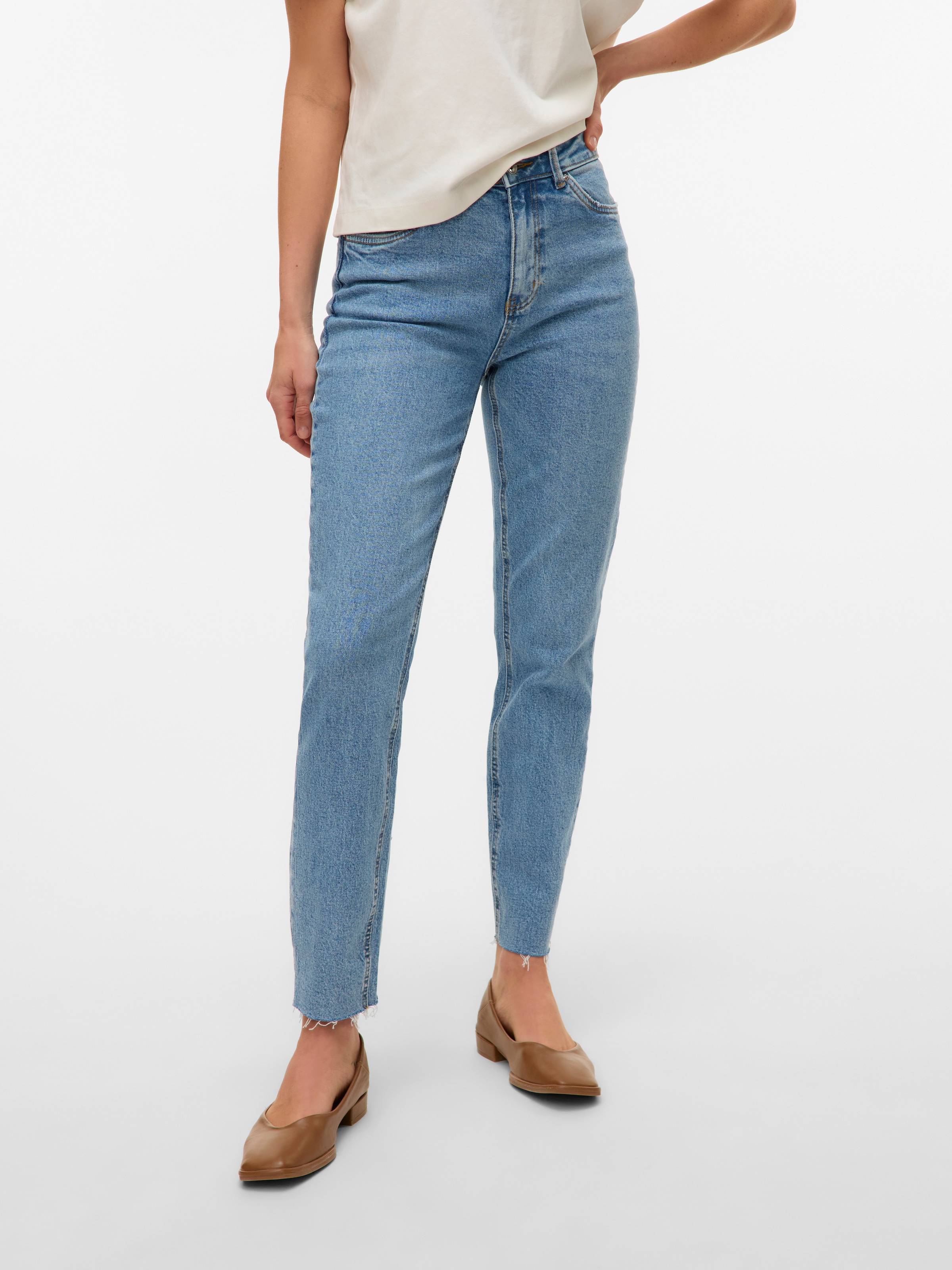 Vero Moda Jeans droit »VMBRENDA« mit leicht ausgefranstem Saum, stonewashed für einen Used-Look