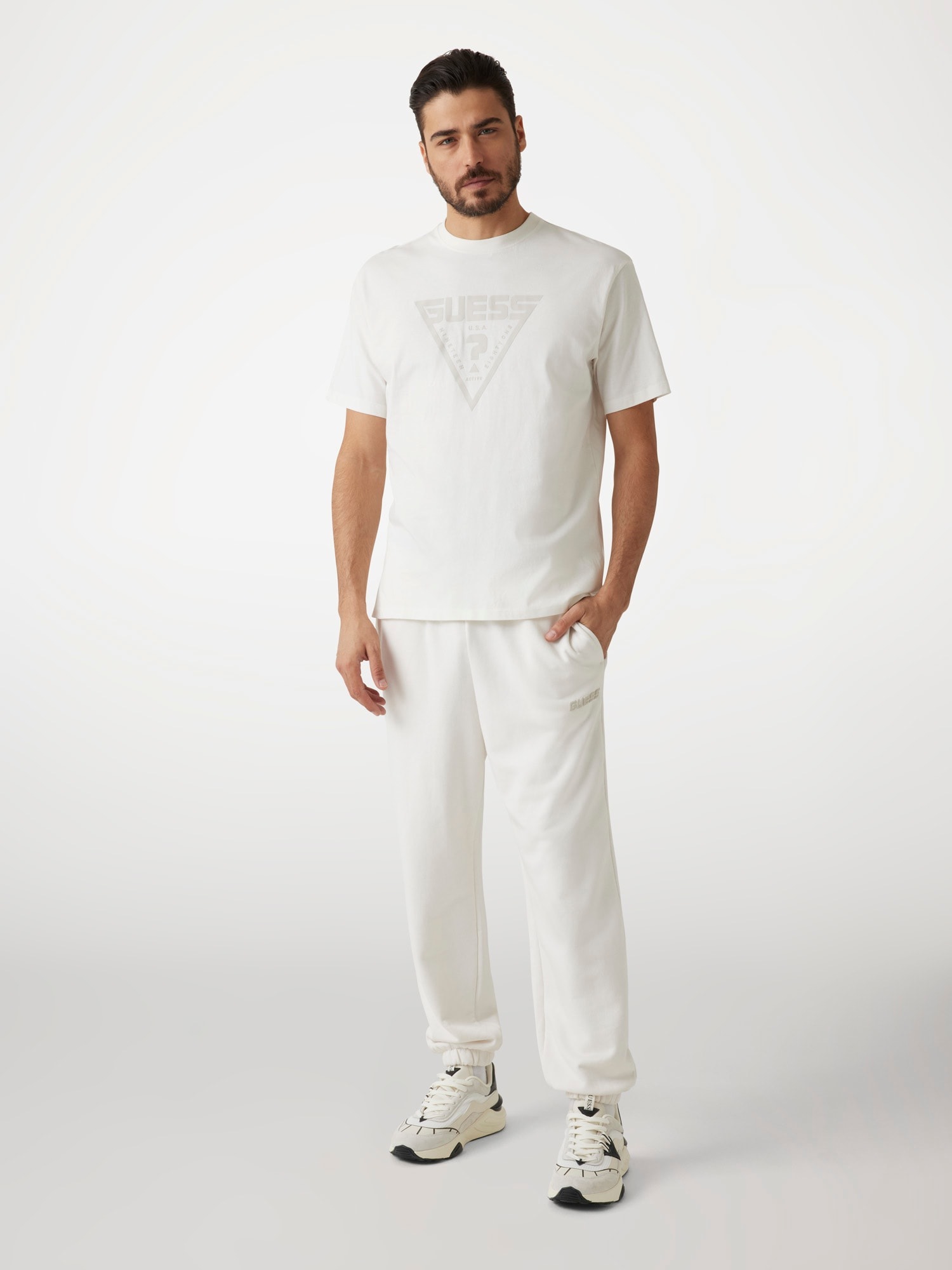 Guess T-shirt »AZHA« Rundhalsausschnitt, Regular Fit, Logodruck
