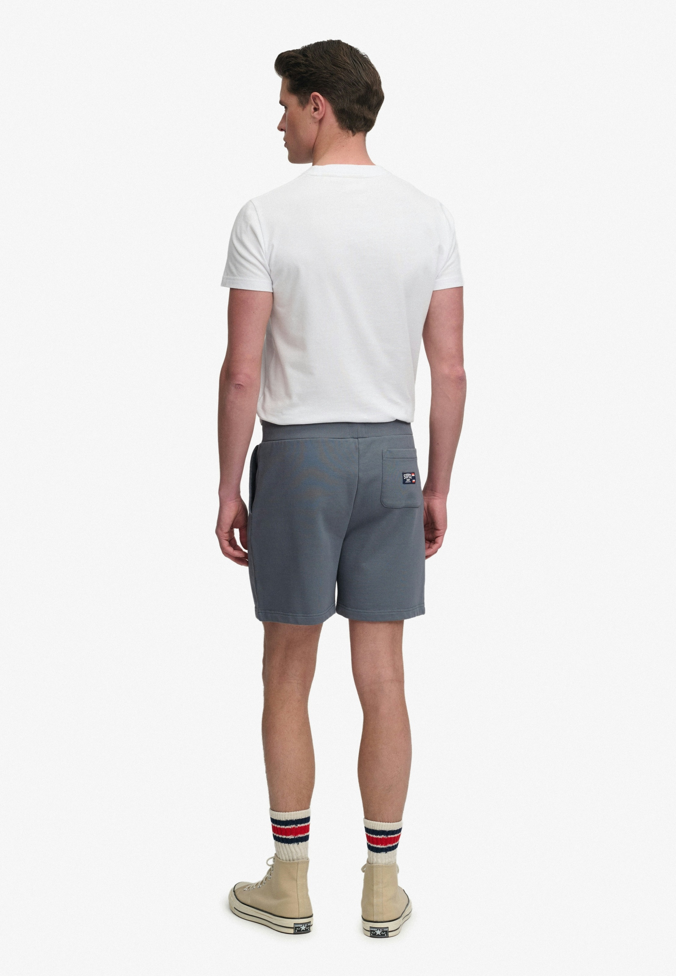 Superdry Sweatshorts »ESSENTIAL LOGO CLASSIC SHORT«  coupe décontractée, avec élastique, longueur genoux, uni