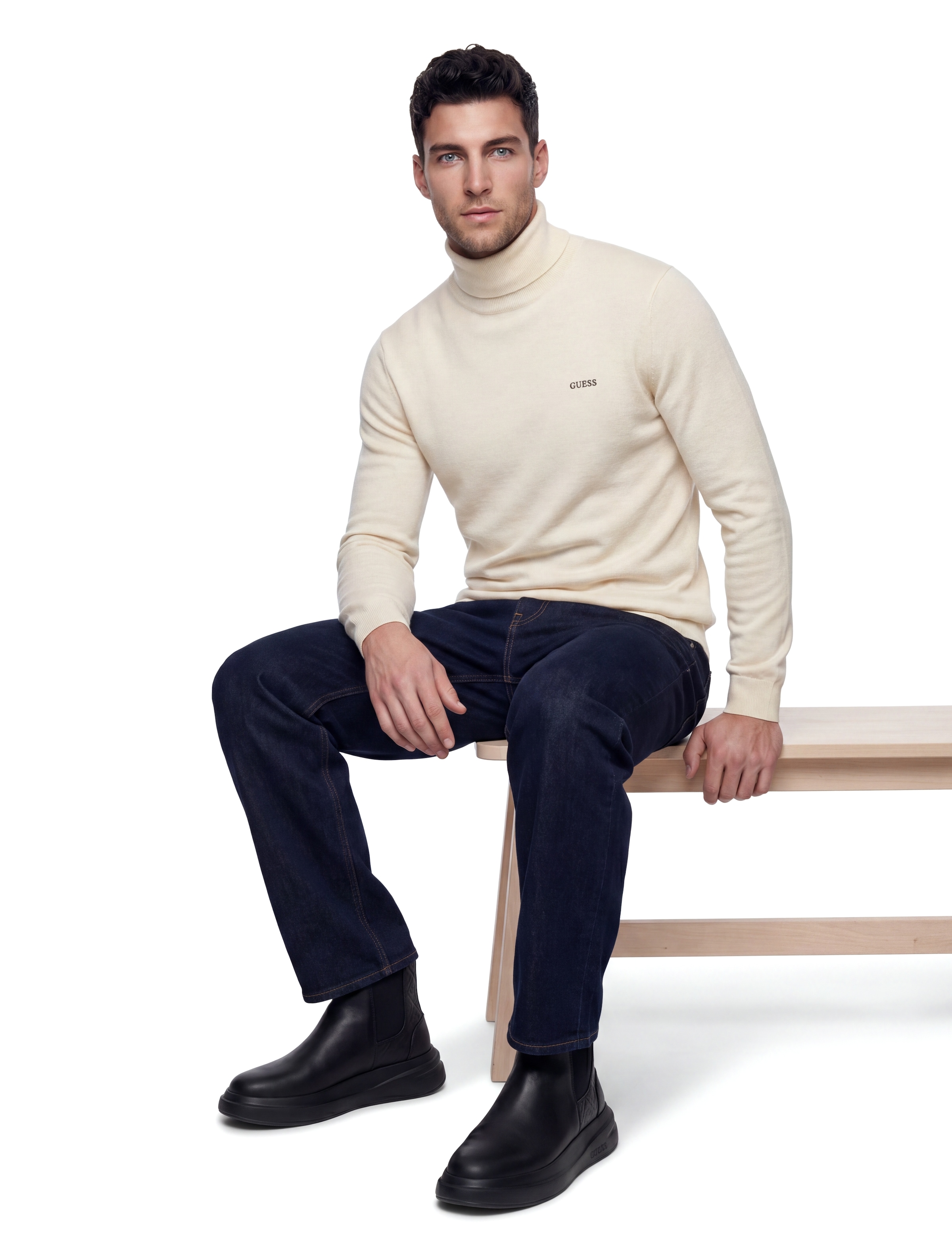 Guess Pull à col roulé mit Seide und Wolle, Regular Fit, Logo-Schriftzug