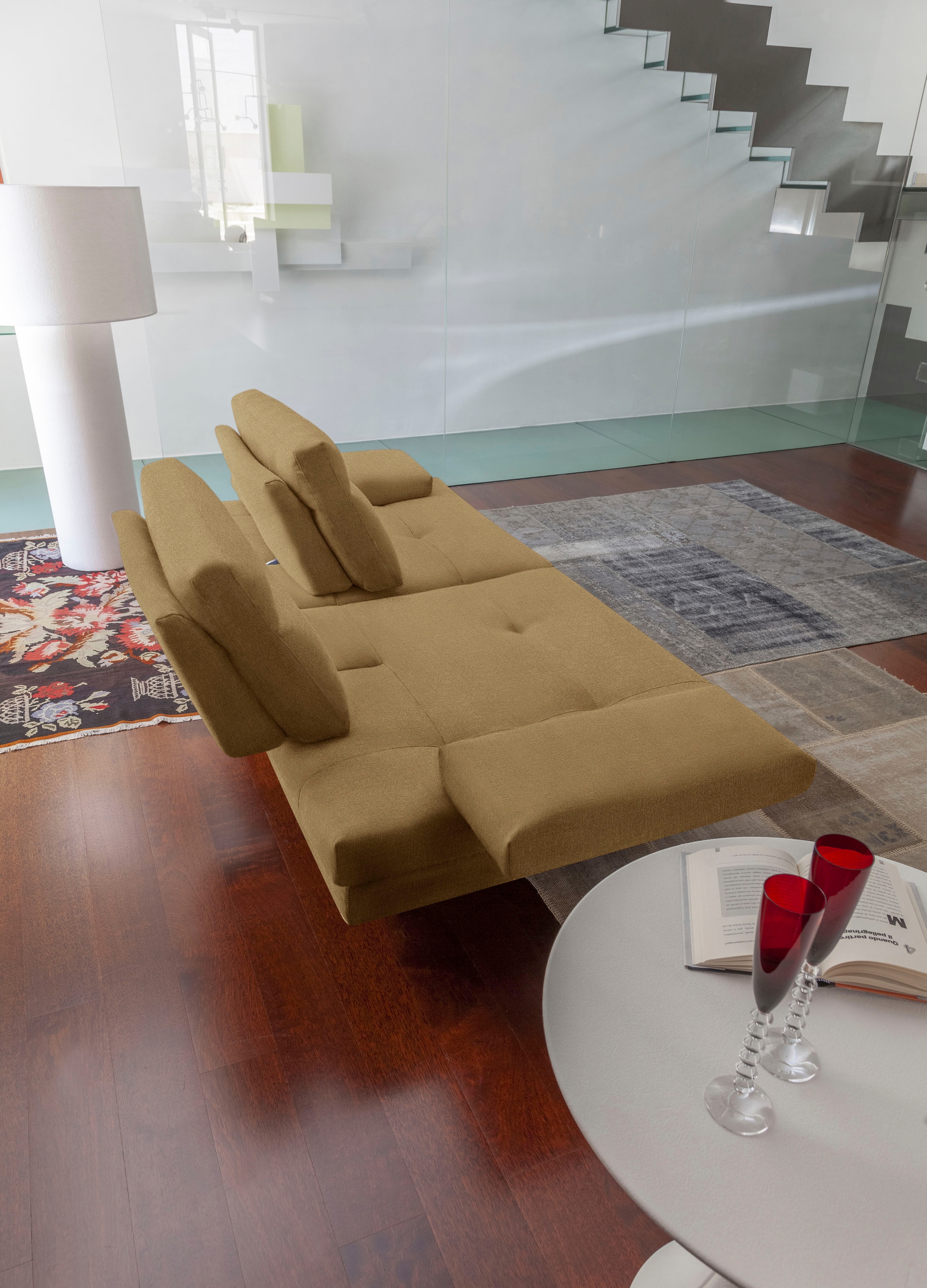 CALIA ITALIA 3-Sitzer »Toby Wing, Designsofa, hochwertige Verarbeitungsdetails, bequem« inkl. Sitztiefenverstellung und Armteilfunktion, Füsse in Schwarz matt