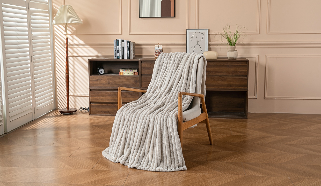 GOODproduct Couverture d'intérieur »Milara Premium, hochwertige Qualität, flauschige Tagesdecke« couverture d'ameublement haut de gamme et moelleuse, couvre-lit, premium 350g/m²