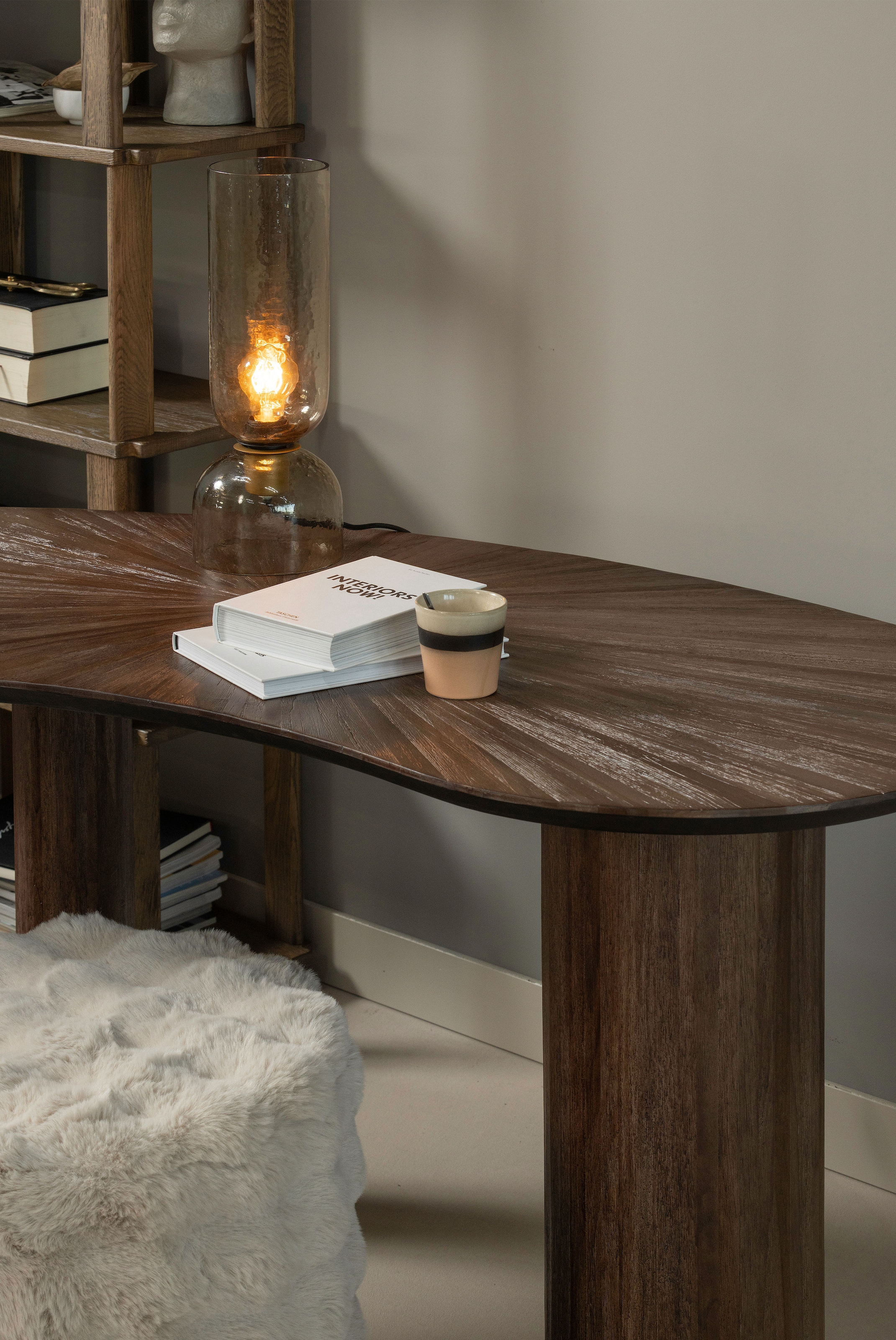 WOOOD Schreibtisch »Sun aus Teakholz mit organischer Form und Standfuss 150x62x76 cm« Einfach zu montieren, sichtbare Maserung