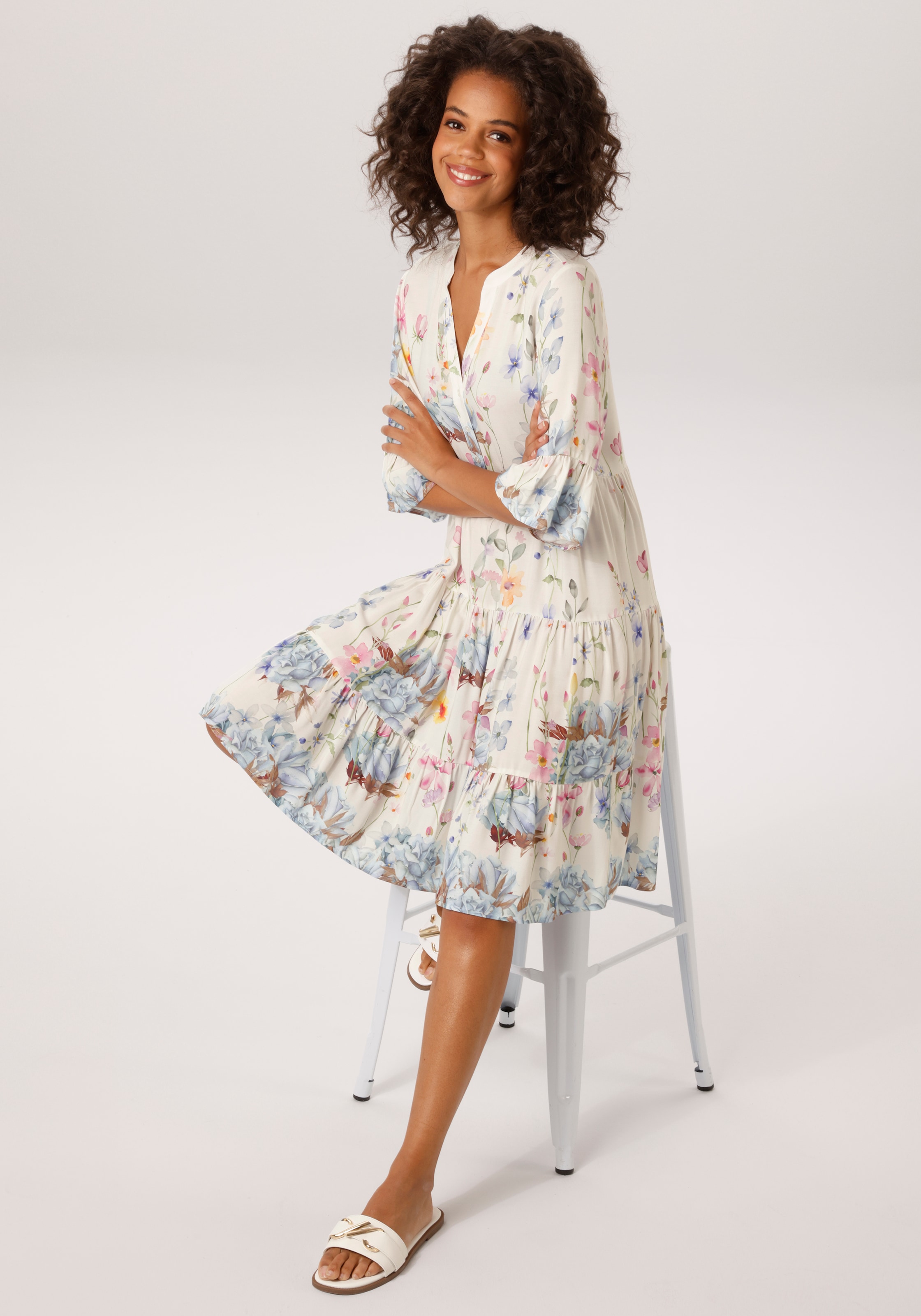 Aniston CASUAL Robe tunique mit malerischen Blumen bedruckt