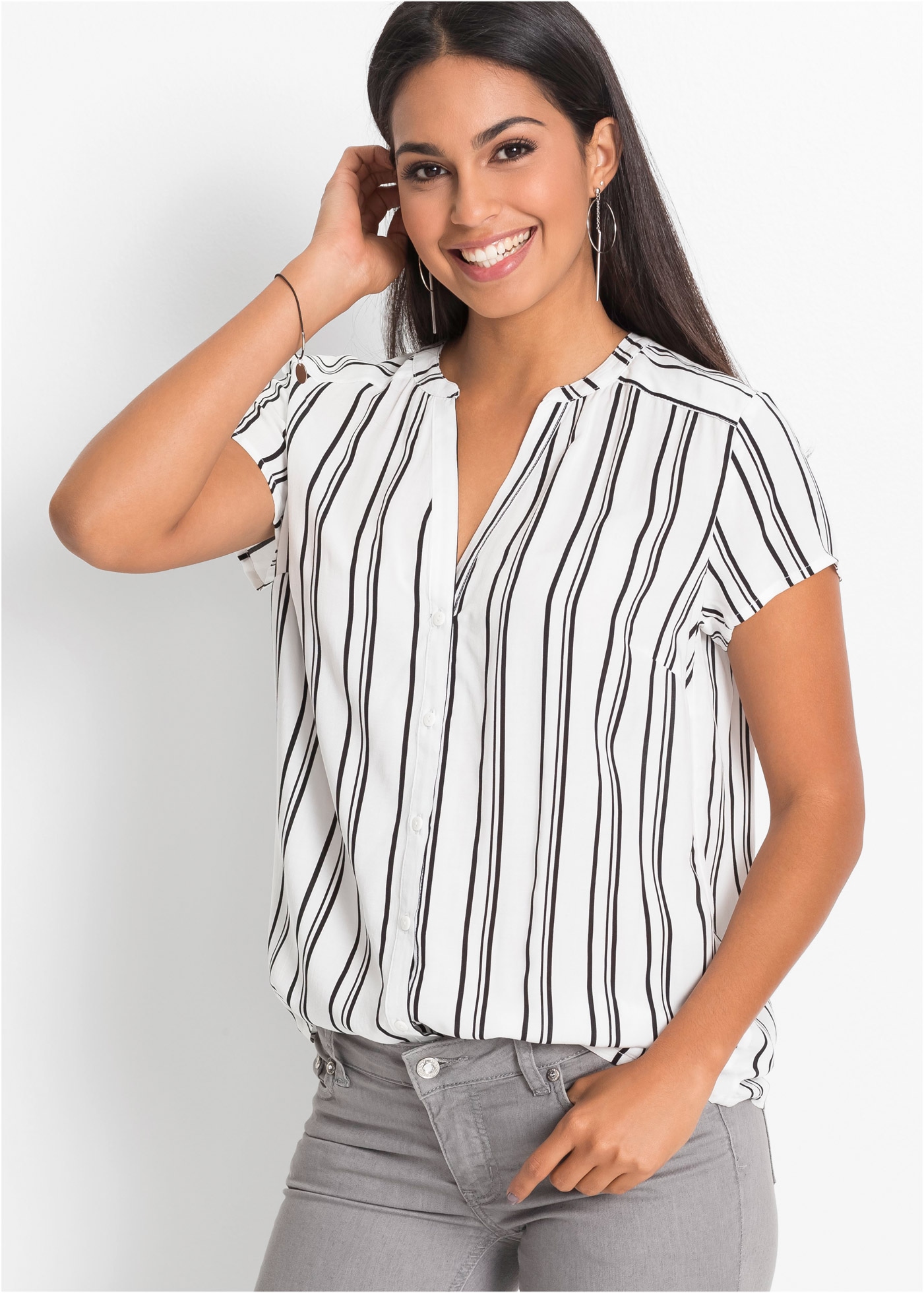 bonprix Blouse à manches courtes Regular Fit, für Businessmode, aus Viskose, feminin gestaltet