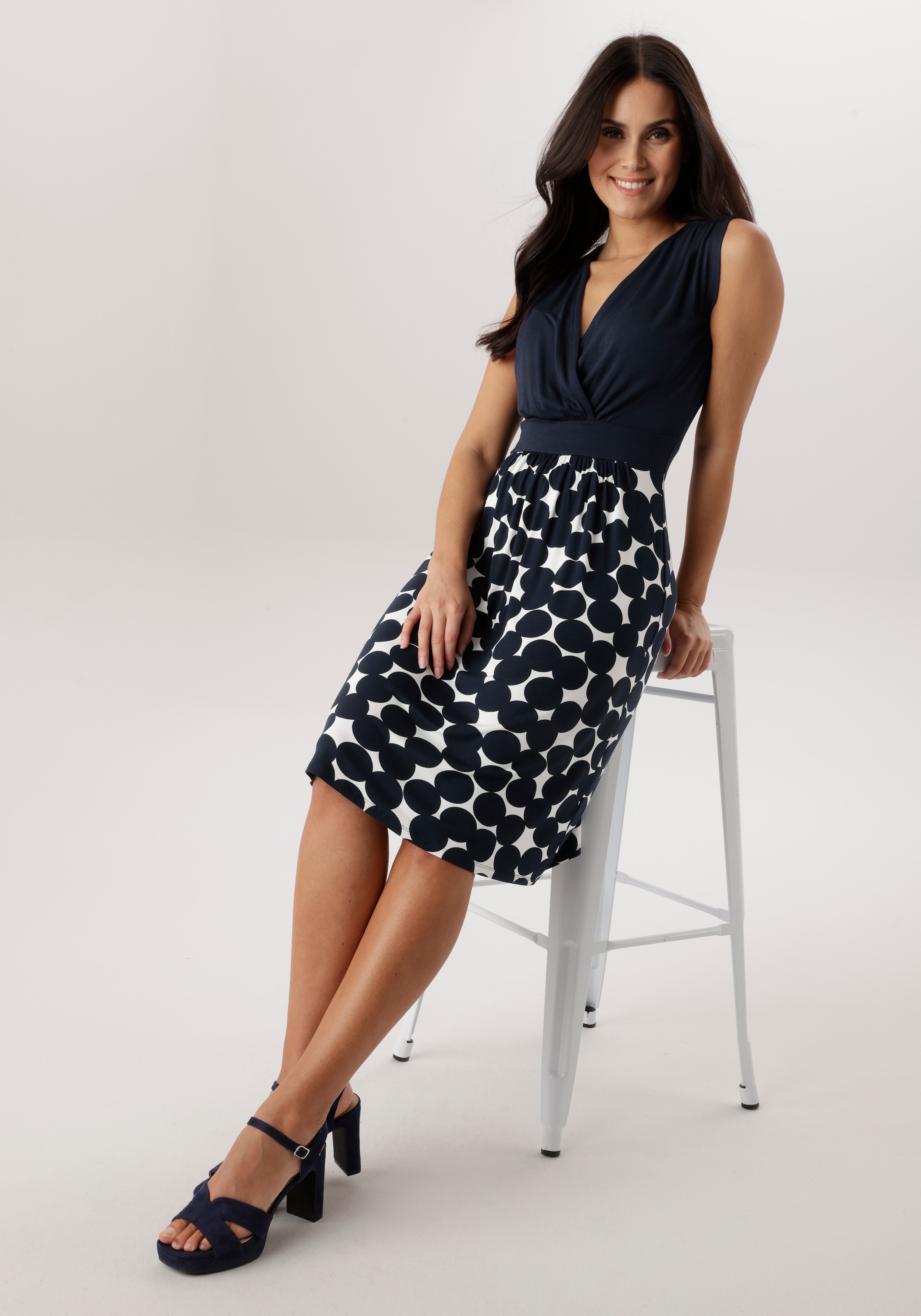 Aniston SELECTED Robe en jersey mit eleganter Wickeloptik und V-Ausschnitt - NEUE KOLLEKTION