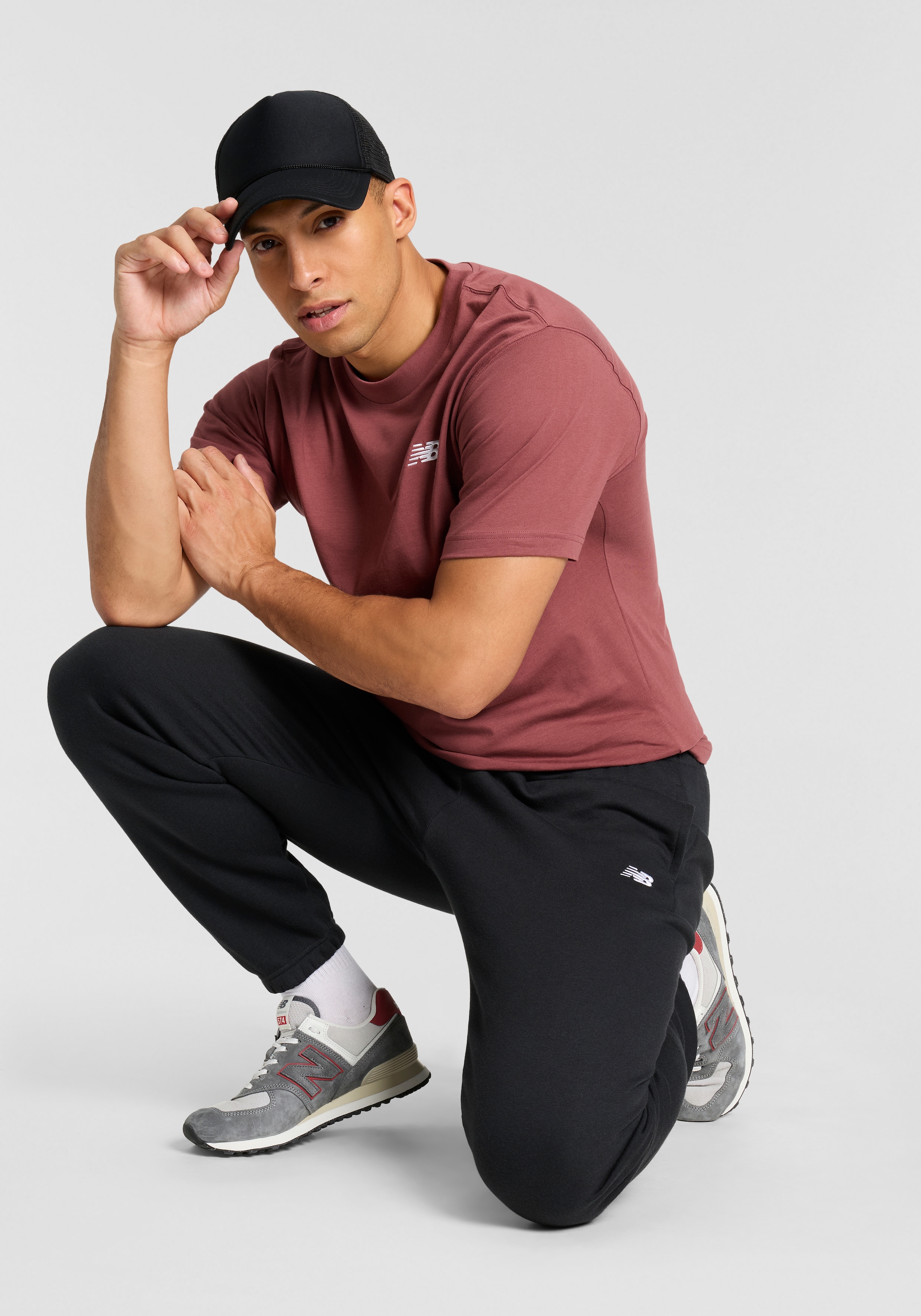 New Balance Pantalon de jogging »SPORT ESSENTIALS FLEECE JOGGER«  mit Eingrifftaschen, weicher Stoff, lockere Passform