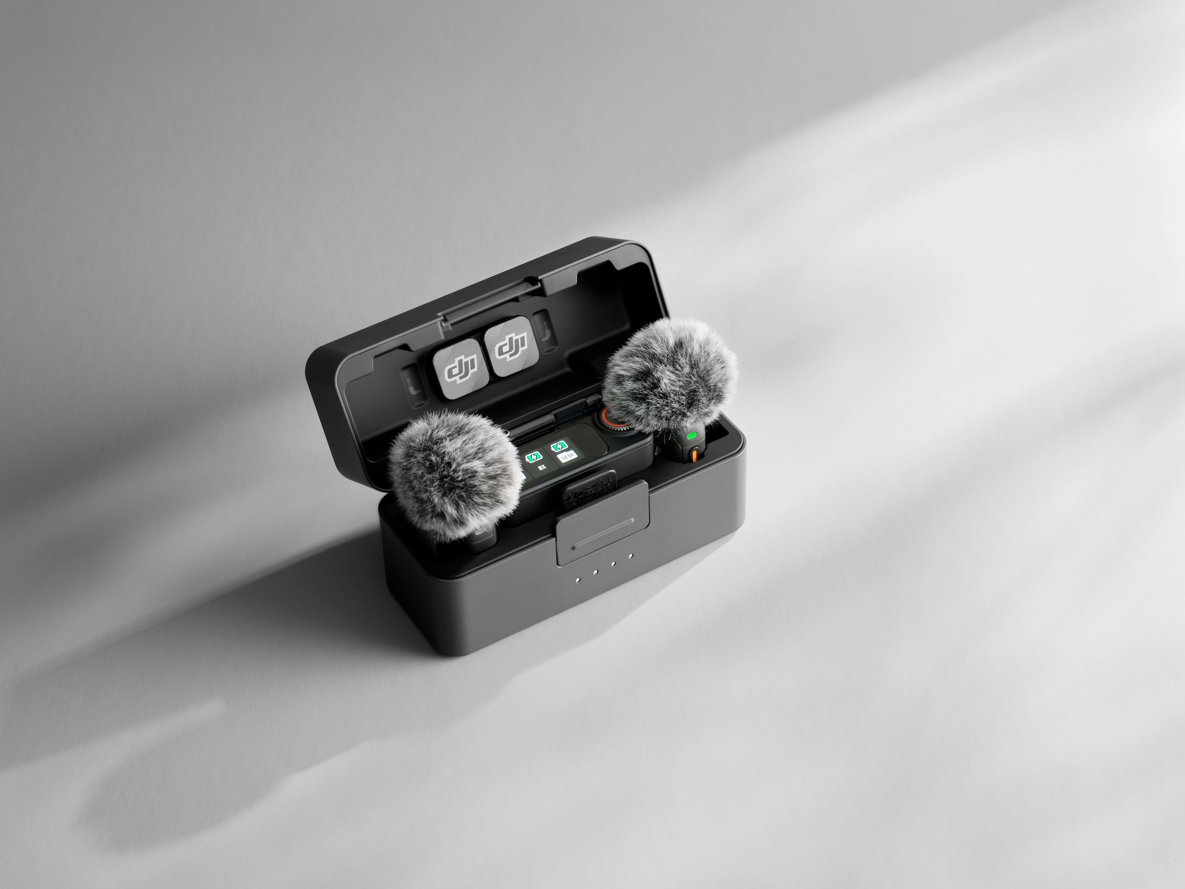 DJI Mikrofon »Mic 3 (2 Sender + 1 Empfänger + Ladeschale)«