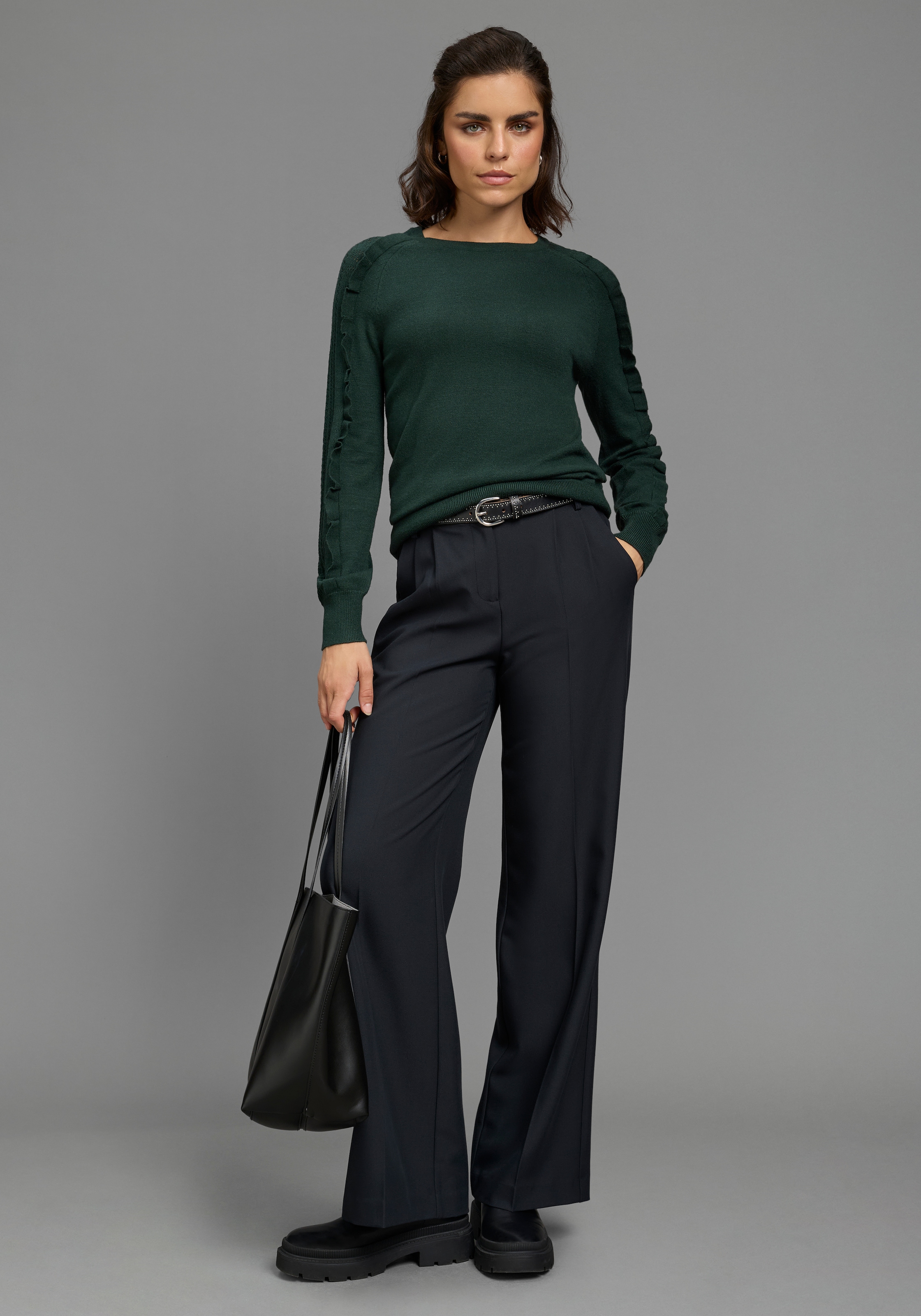 Laura Scott Pull en tricot »mit femininem Ajourstrickmuster« avec une coupe cintrée