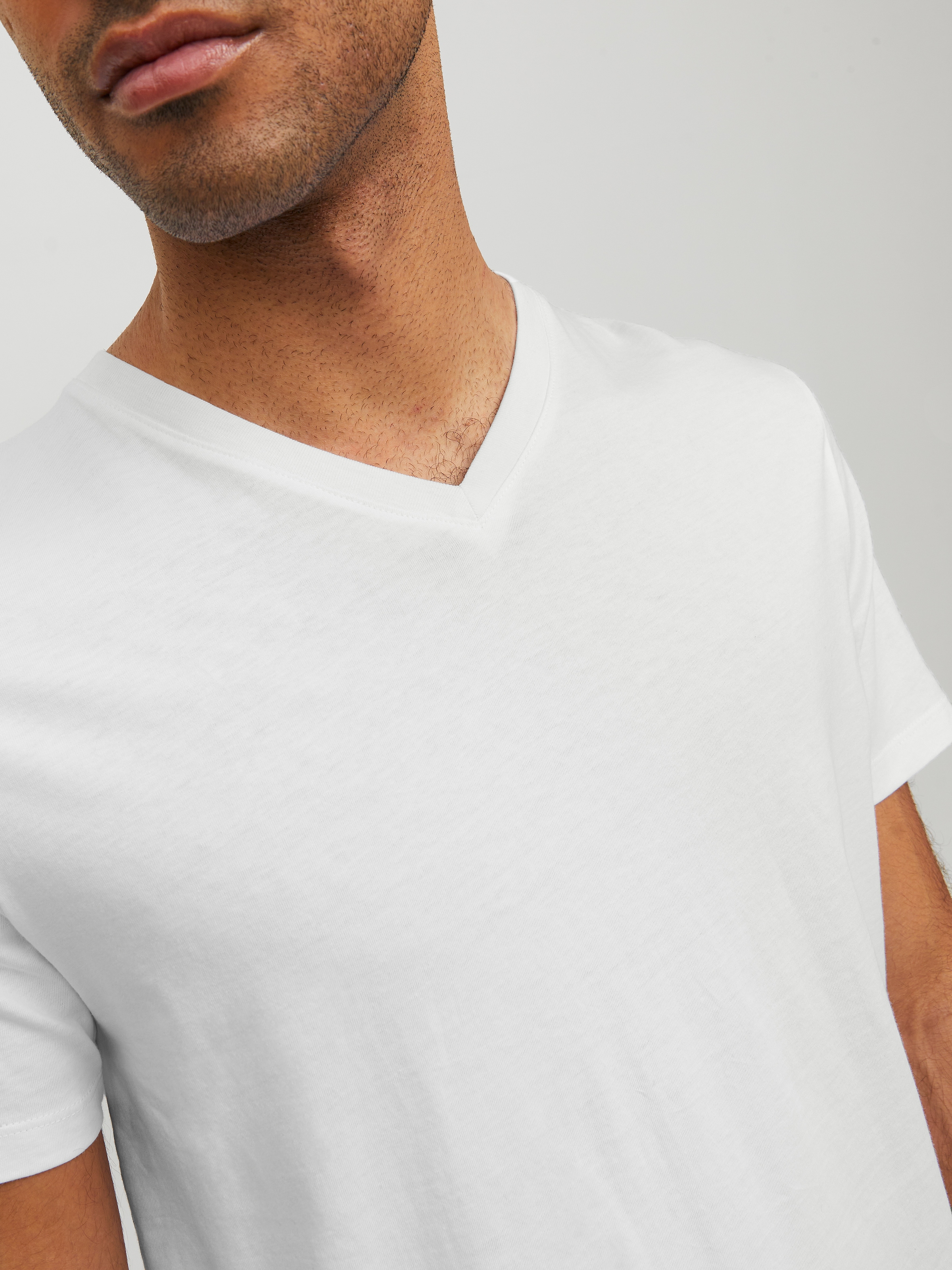 Jack & Jones T-shirt en V »JJEORGANIC mit V-Ausschnitt, lässig kombinierbar, ideal für Alltag« unifarben, modisch, regular fit, Baumwolle, V-Ausschnitt