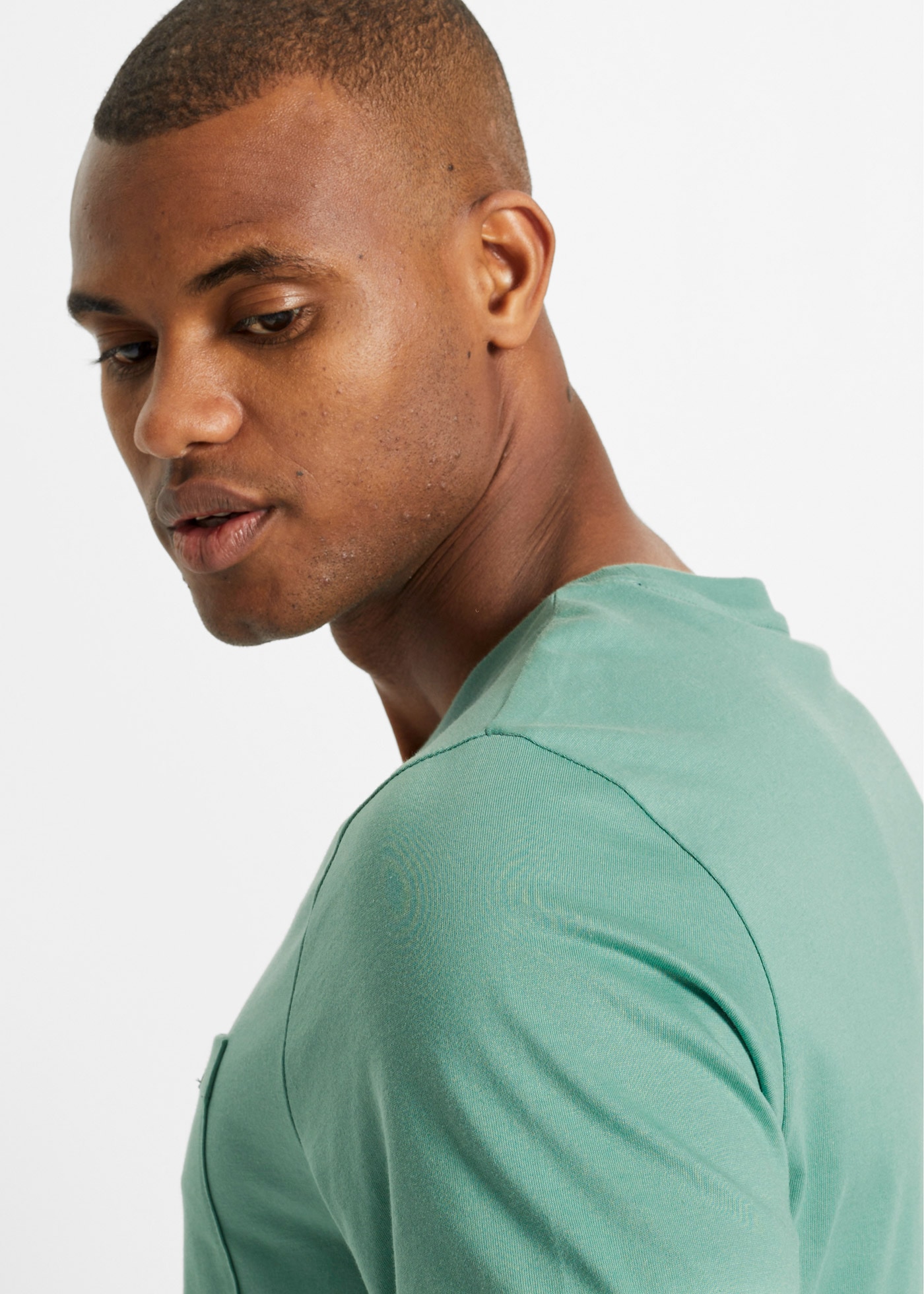 bonprix T-shirt Packung, 2 pièces Regular Fit, Rundhalsausschnitt, mit Brusttasche, aus Baumwolle