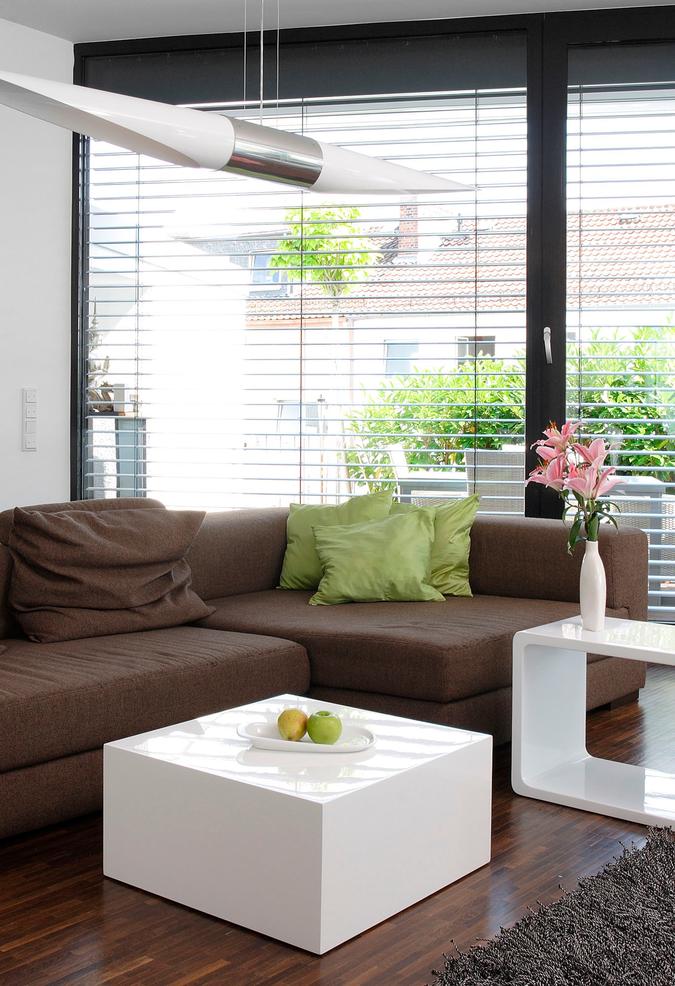 SalesFever Table basse Ultramoderner Hochglanztisch mit Lounge-Charakter und pflegeleichter O