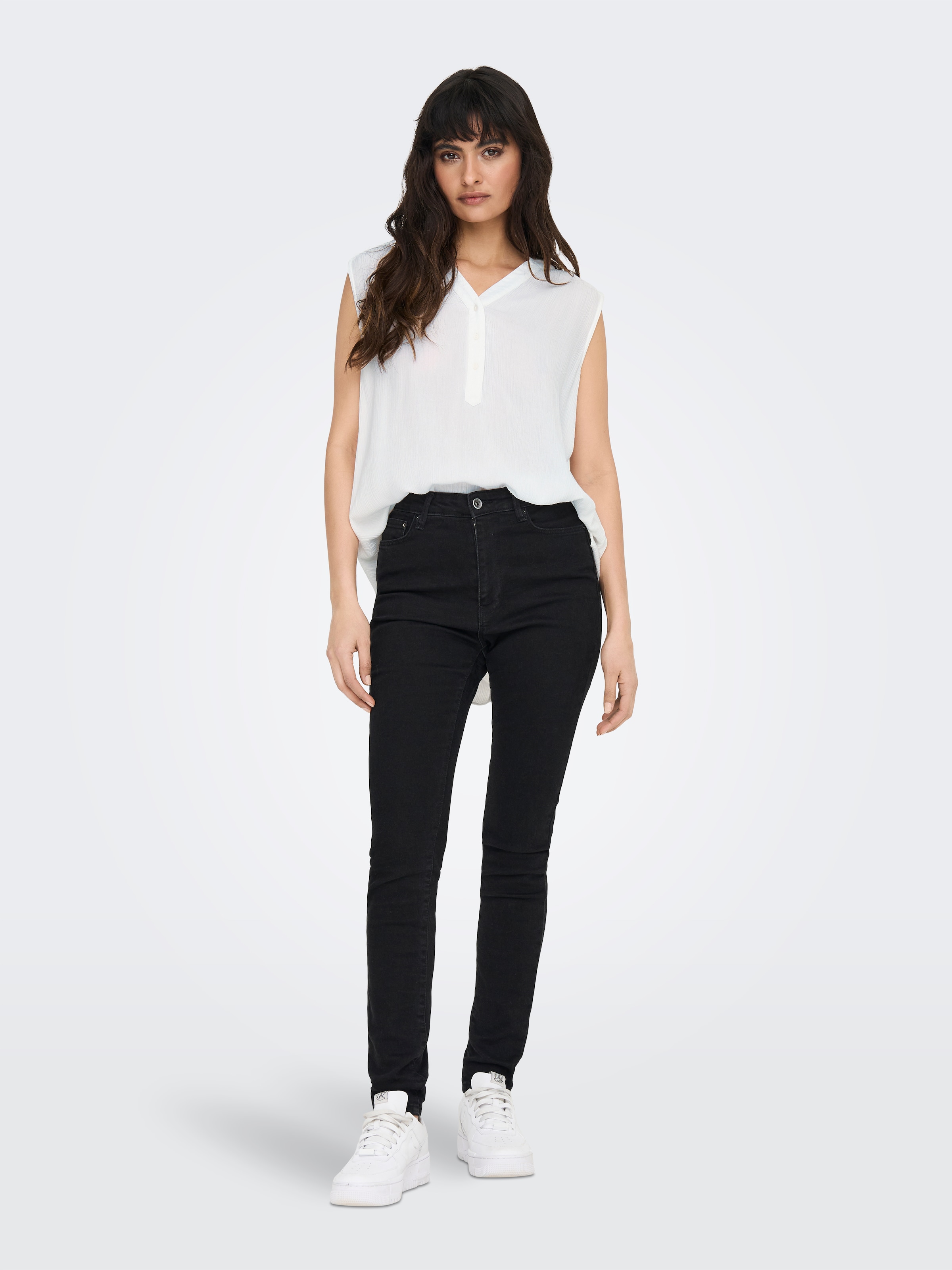 ONLY Top chemisier »ONLJETTE – Blusentop mit V-Ausschnitt und Knopfleiste« coupe régulière, tendance, tissé, viscose, col en V