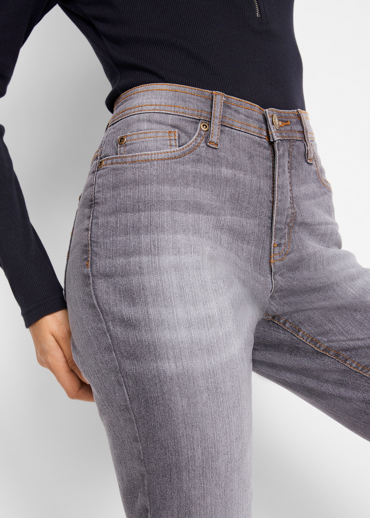 bonprix Jeans mom Regular Fit, mit Eingrifftaschen, Gesässtaschen und Coinpocket