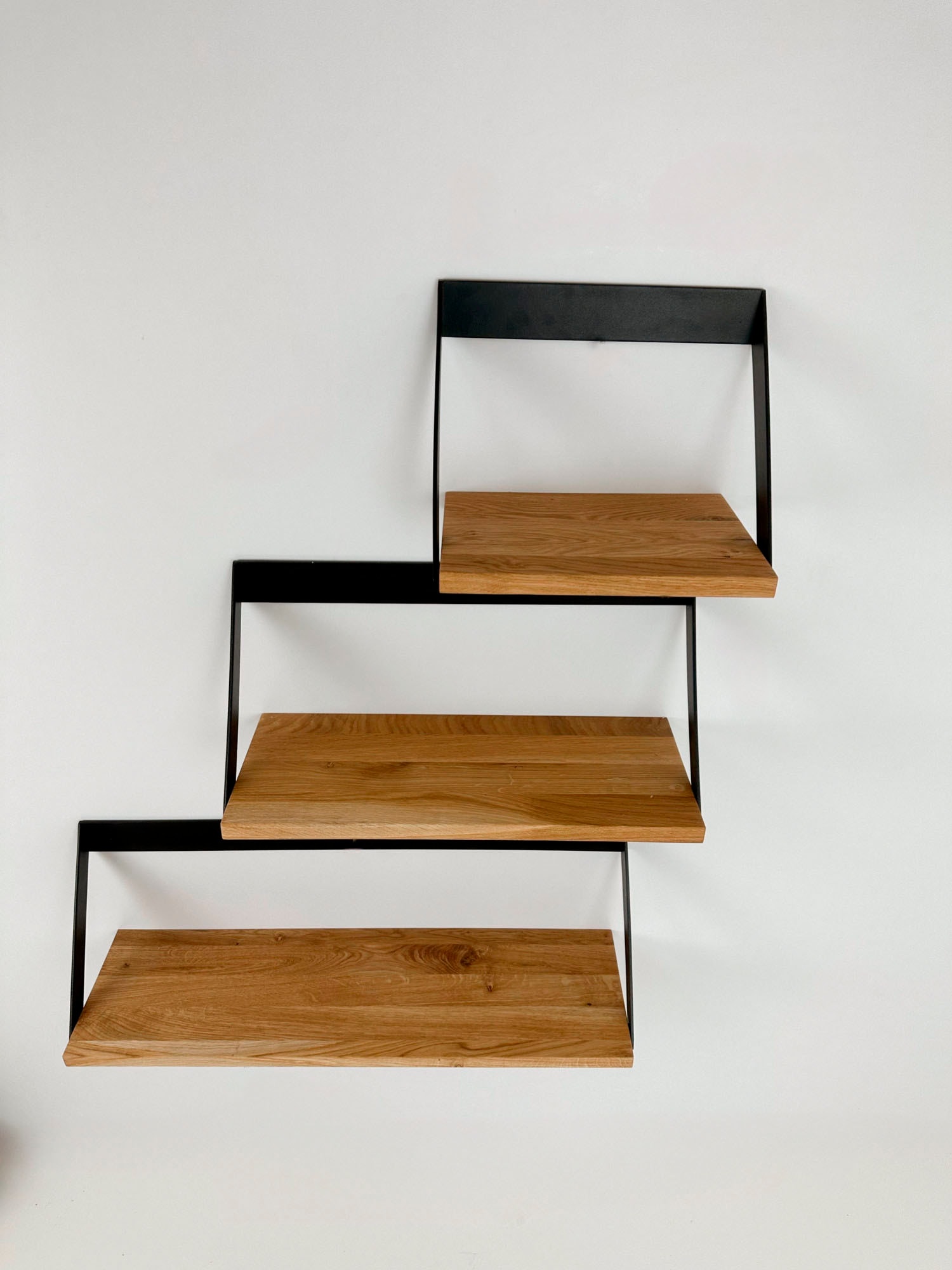 andas Wandregal »Lemberg« aus Metall mit Ablagefläche aus massiver Eiche