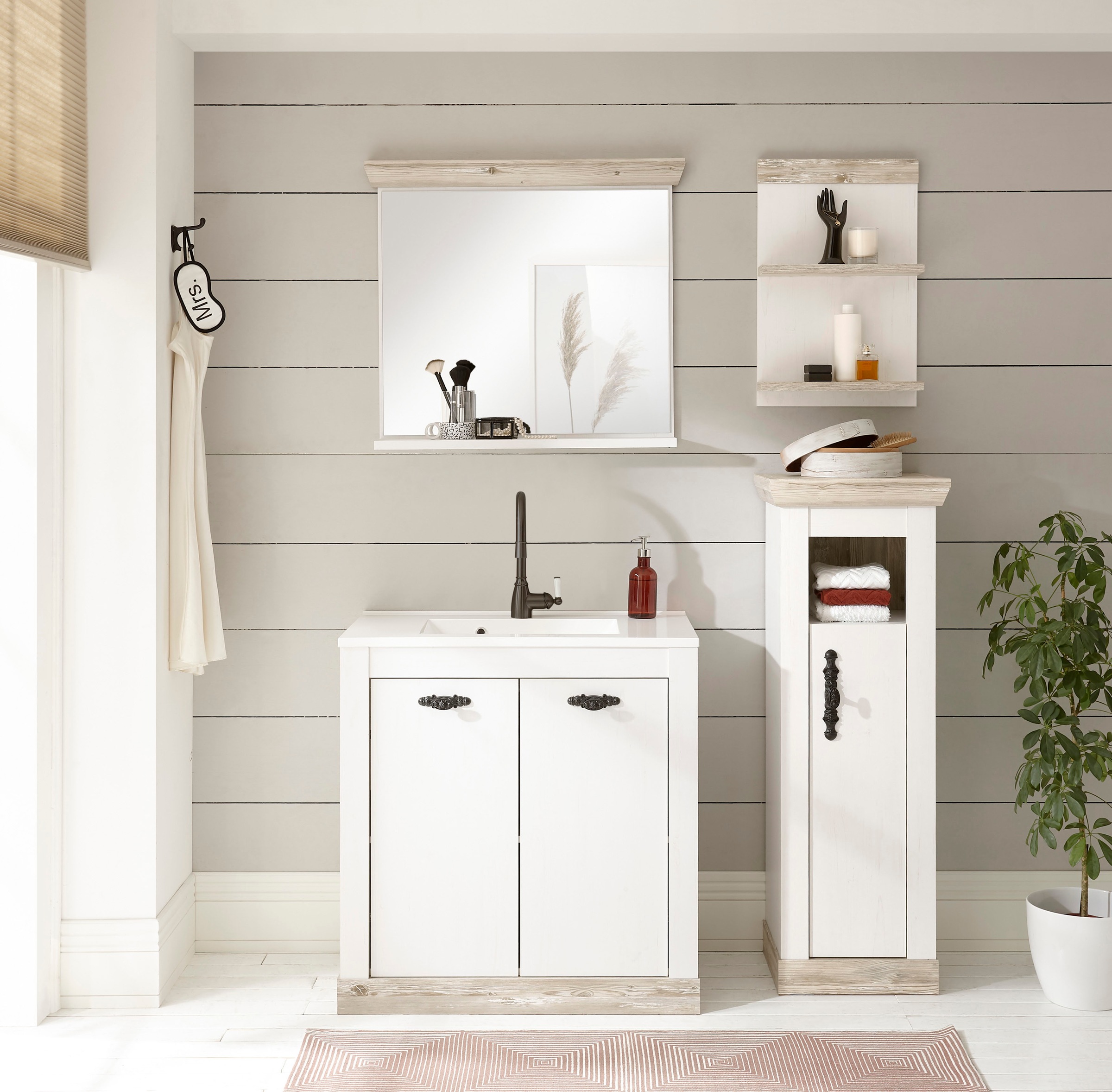 Home affaire Wandregal »Florenz, Badregal im Landhausstil« in Pinie Weiss, mit zwei Ablagefächern