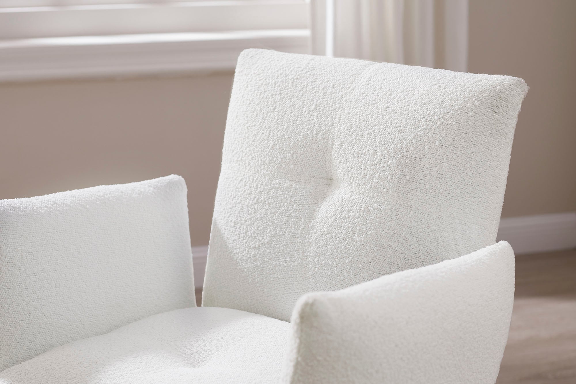 SalesFever Armlehnstuhl »Komfortabler Esszimmerstuhl mit Stil« () mit Wellenunterfederung