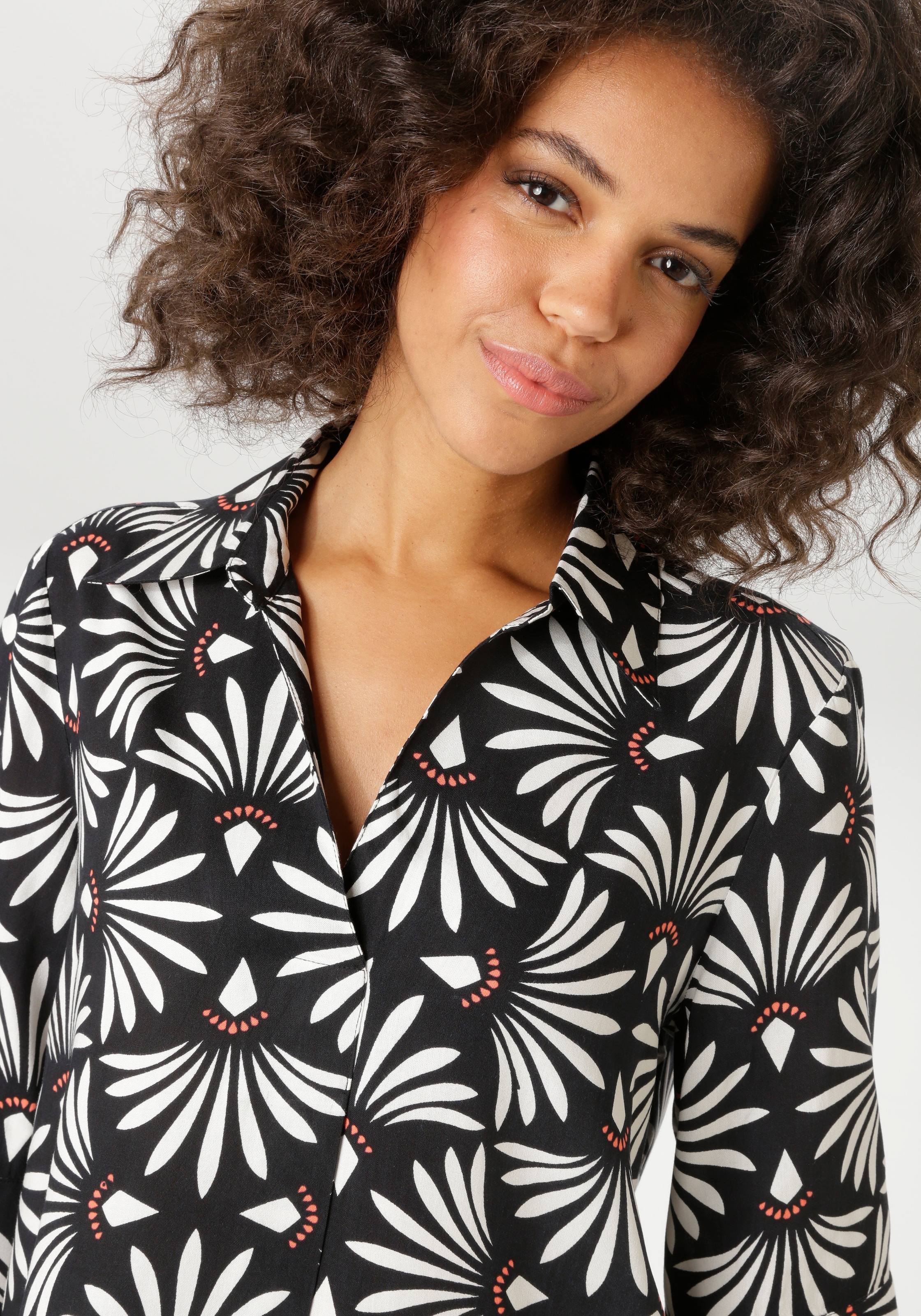 Aniston CASUAL Blouse à enfiler mit fantasievollem, grafischen Druck - NEUE KOLLEKTION