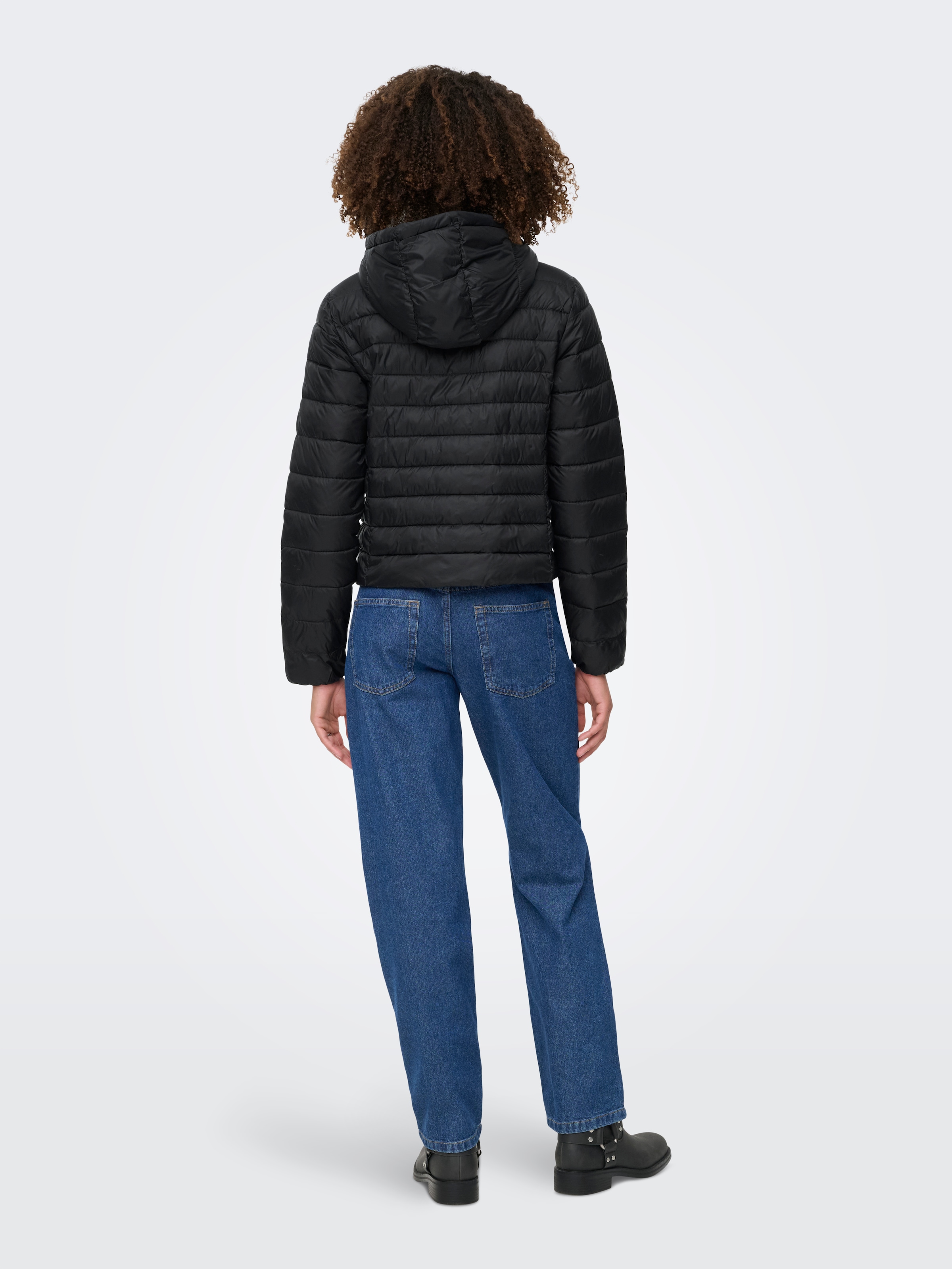 ONLY Steppjacke »ONLTAHIA LW QUILTED HOOD JKT OTW CC OTW« mit Kapuze Kunstfaser