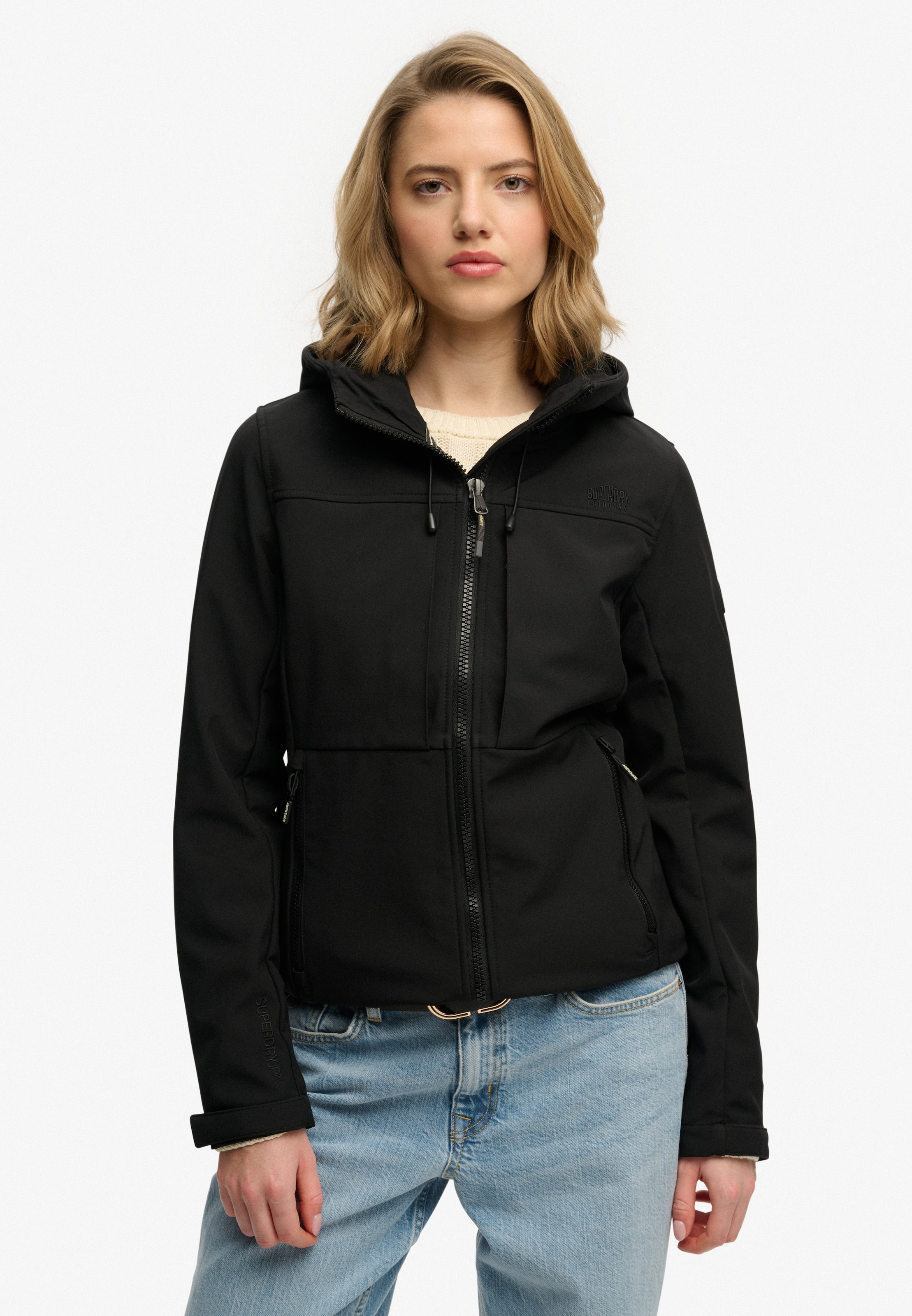Superdry Outdoorjacke »HOODED CLASSIC TREKKER JACKET« mit Kapuze mit Materialmix aus Polyester und Elasthan, Slim Fit