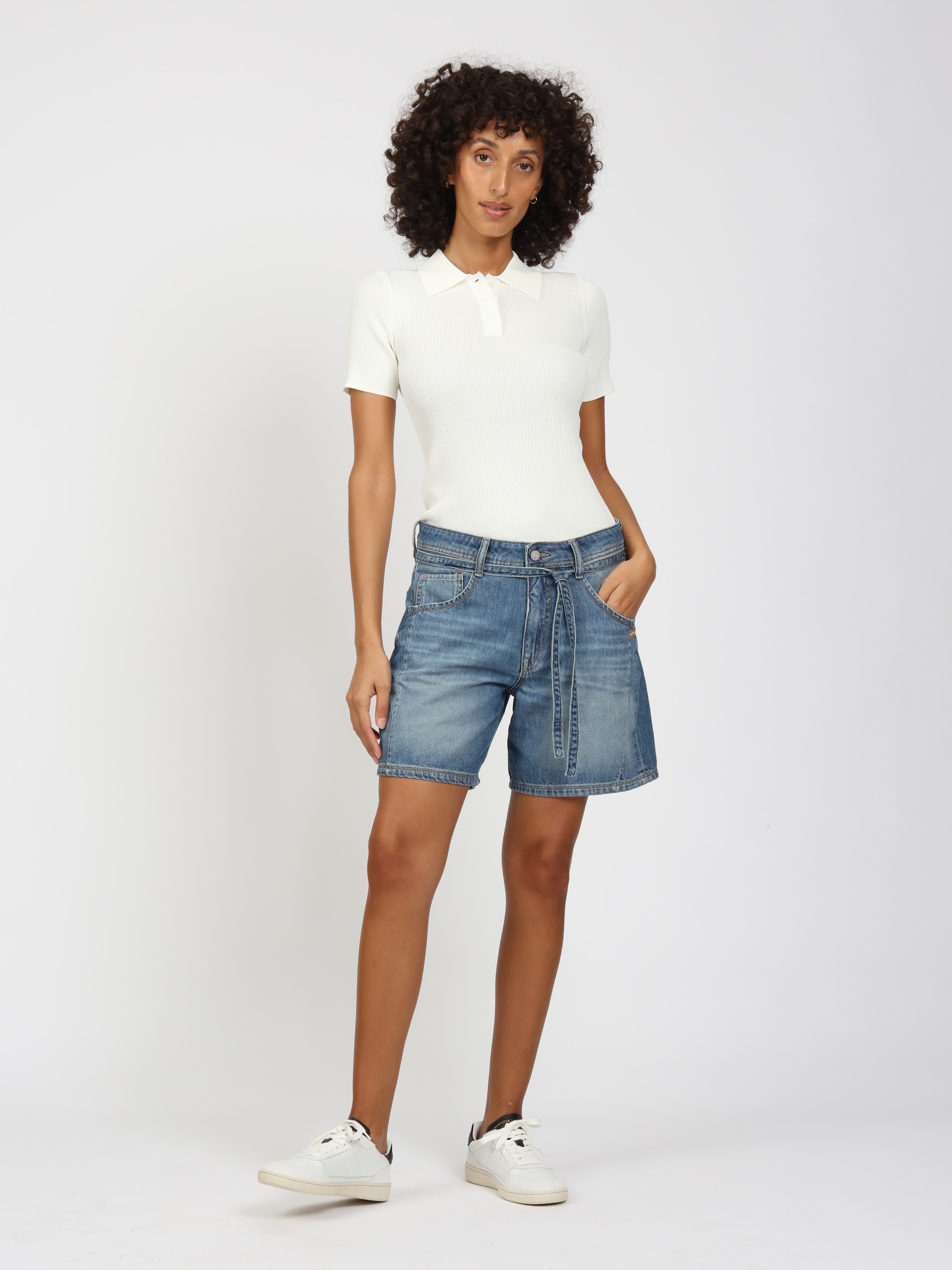 GANG Short en jean »94CLAIRE SHORTS« avec ceinture à nouer, coupe baggy
