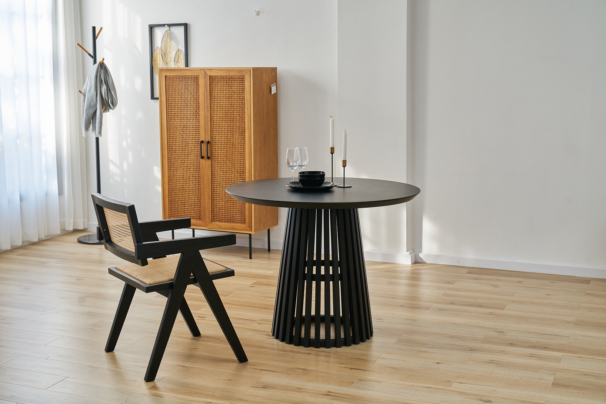 SIT Esstisch »Portland Ø 100 cm mit Säulengestell & Schweizer Kante« Säulenfuss schafft komfortable Beinfreiheit am Esstisch