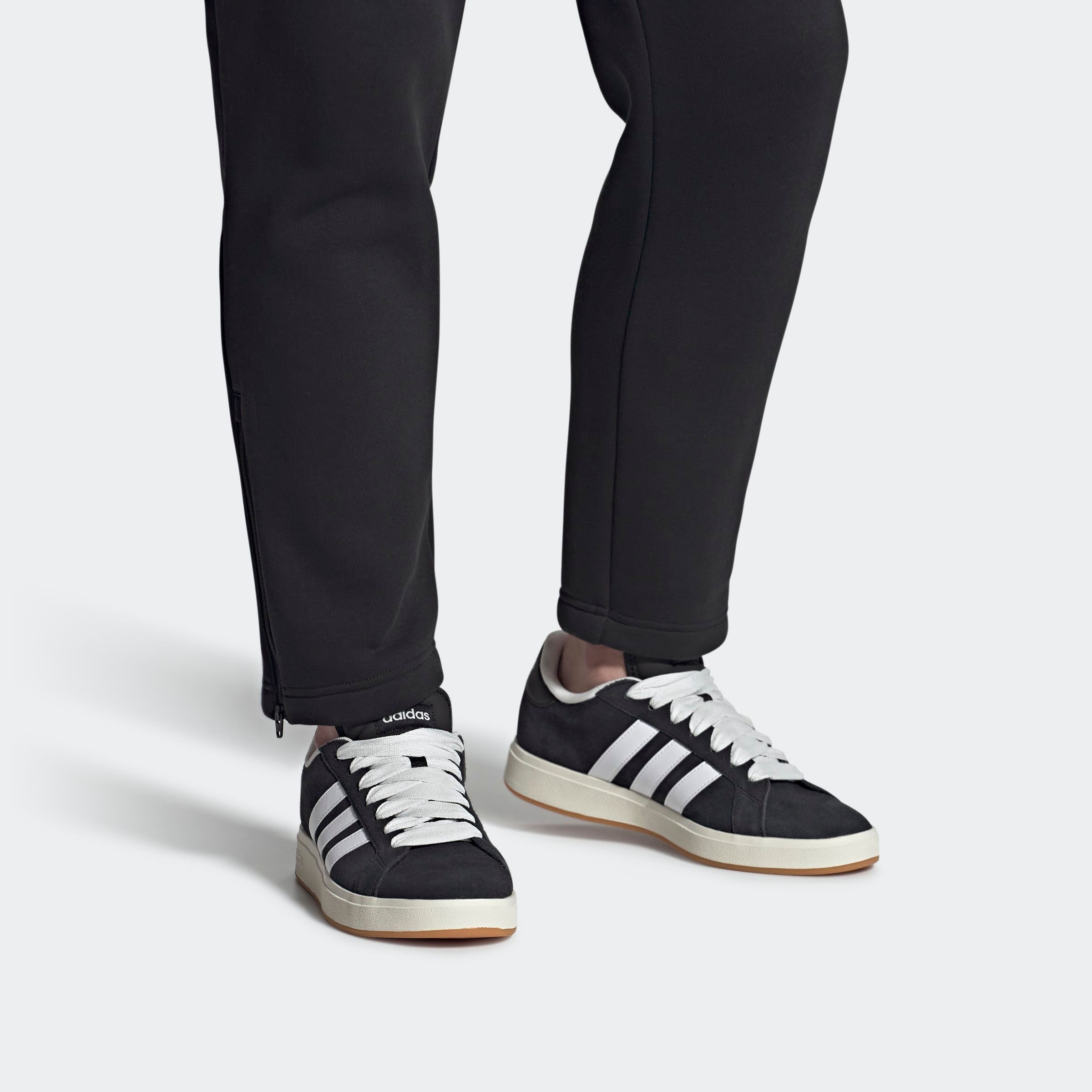 adidas Sportswear Sneaker »GRAND COURT BASE 00S«  Design auf den Spuren des adidas Campus 00