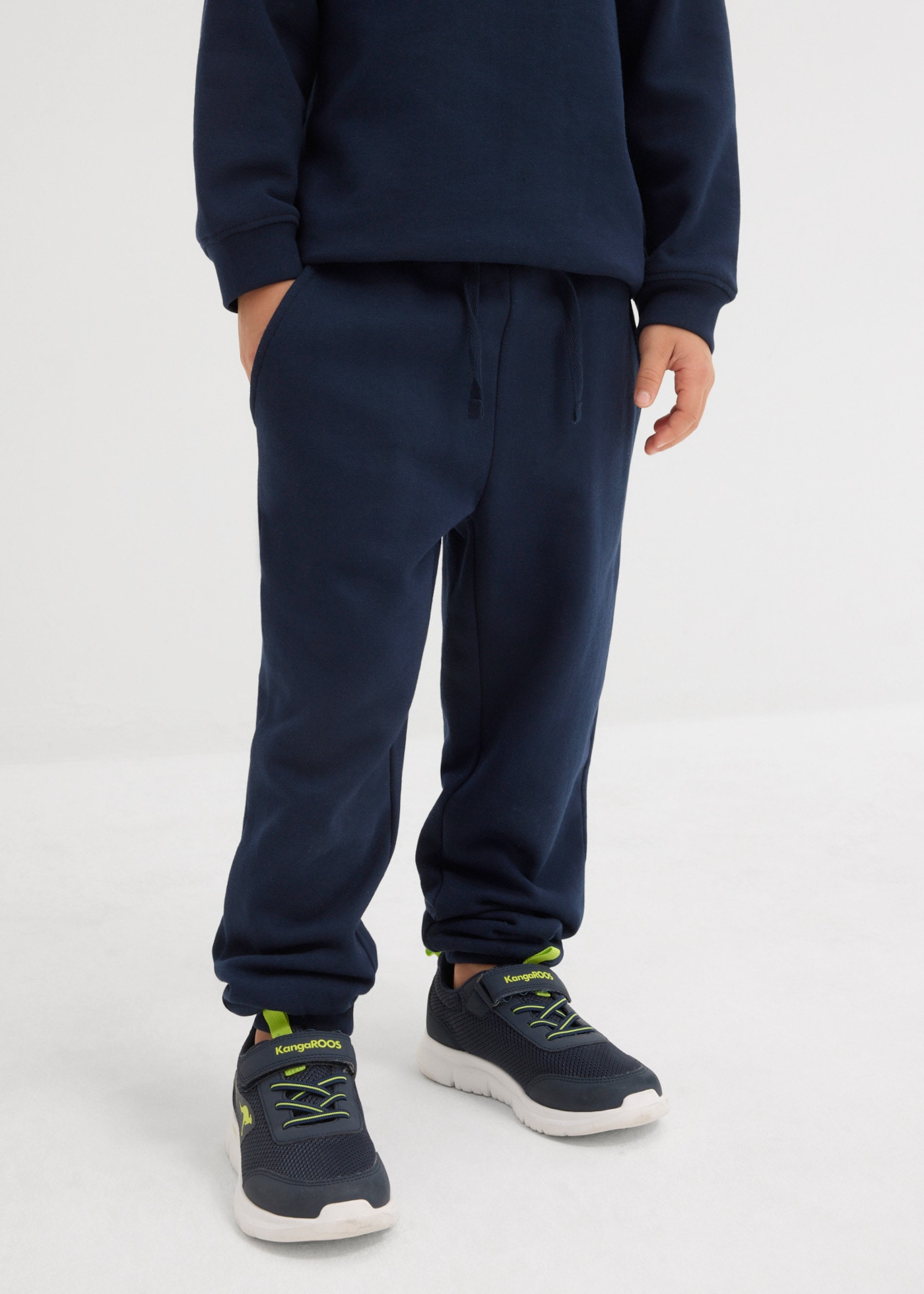 bonprix Pantalon de jogging  en lot de deux, en coton et polyester, coupe régulière, pour enfants