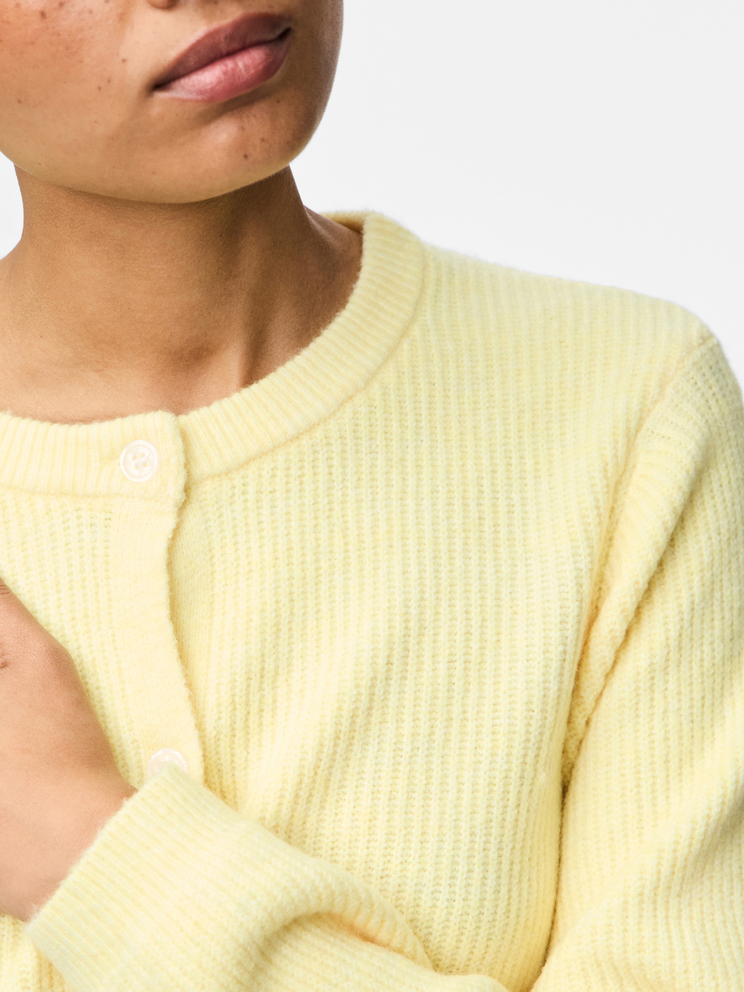 pieces Veste en tricot »PCSILLY LS O-NECK KNIT CARDIGAN NOOS BC« mélange de matériaux, coupe régulière