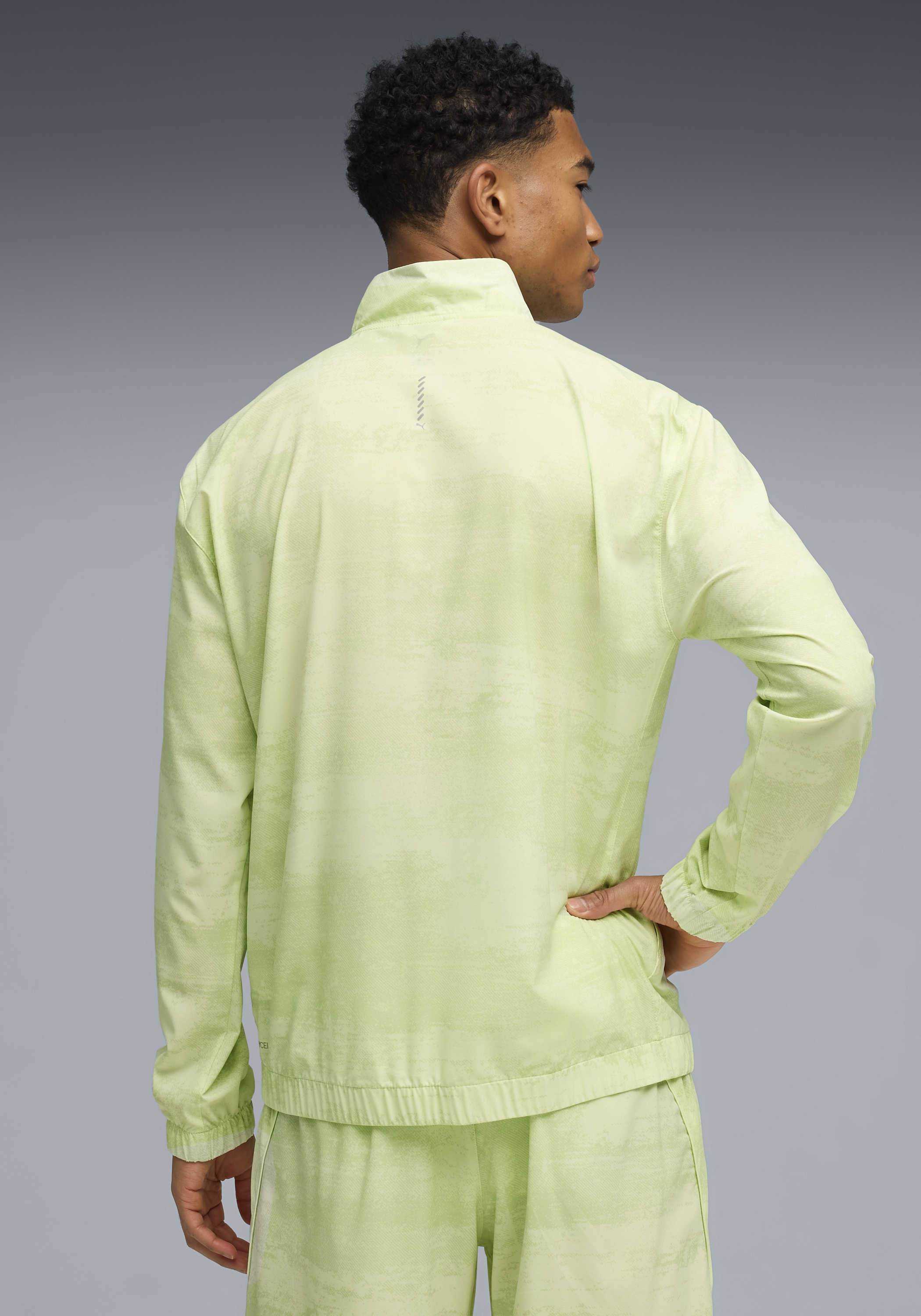 PUMA Trainingsjacke »M RUN VELOCITY AOP WOVEN JACKET« ohne Kapuze mit Reissverschluss, atmungsaktiv, mit Nahttaschen