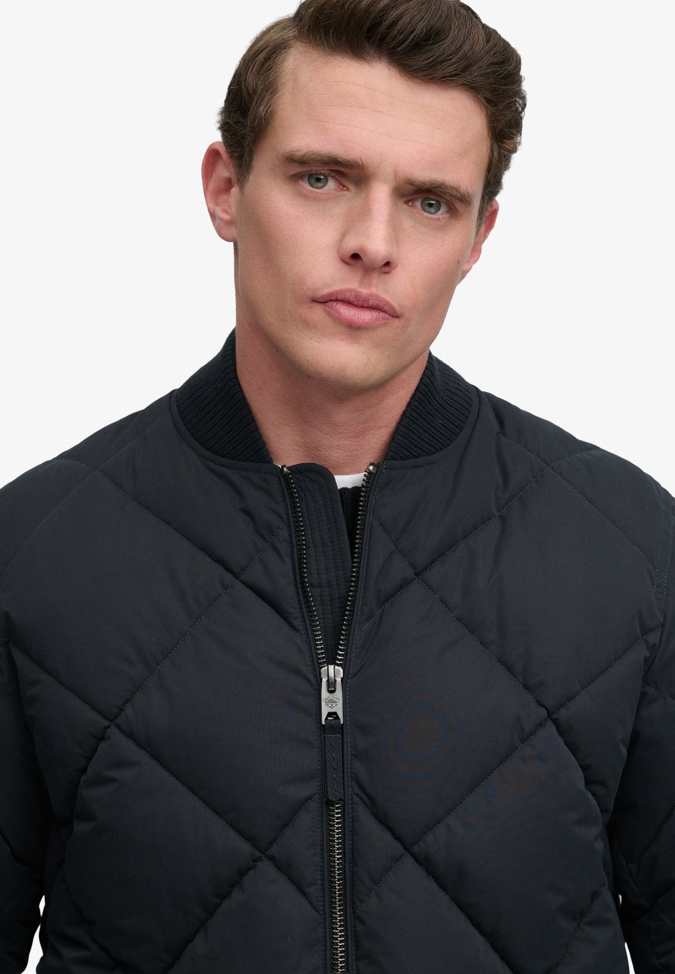 Superdry Veste matelassée »DIAMOND QUILT JACKET« Regular Fit, avec fermeture éclair, en polyester et fibre synthétique