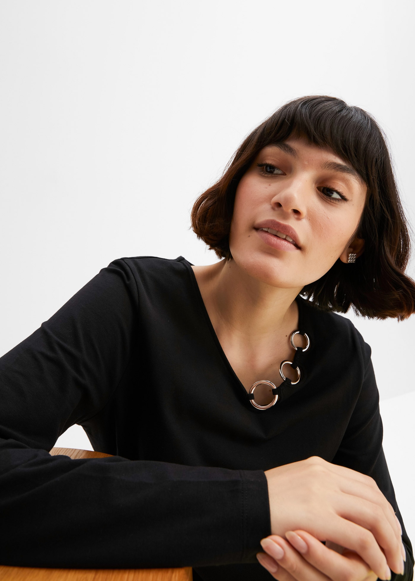 bonprix Langarmshirt bequeme Passform, Langarm, tolle Ösen-Details