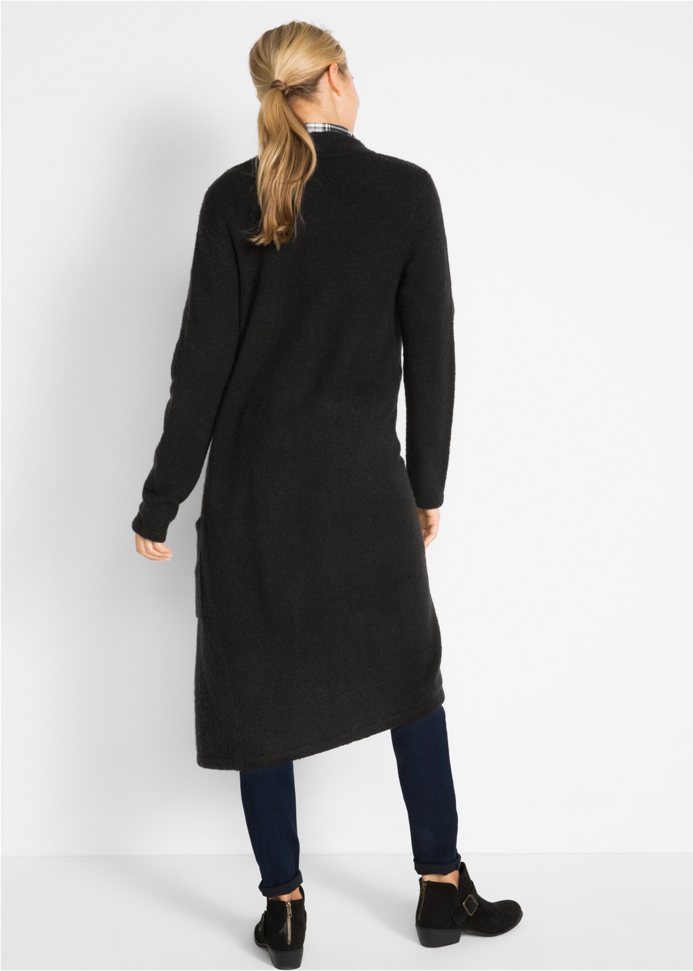 bonprix Manteau en tricot en fil pelucheux, coupe régulière, avec poches plaquées