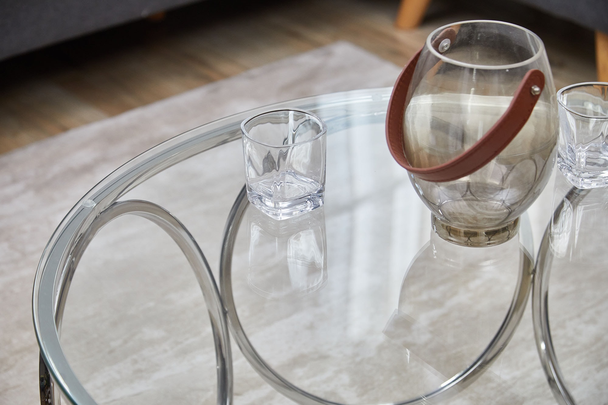 SalesFever Table basse »Couchtisch im eleganten Stil« mit Design-Gestell aus Stainless Steel