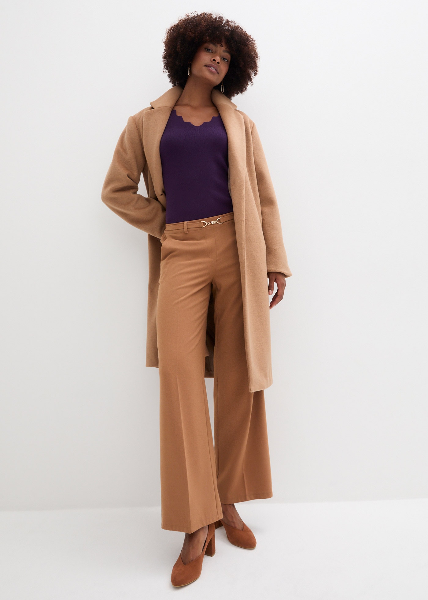 bonprix Strickpullover »Feinstrickpullover aus fliessendem Viskose-Mix« aus Viskose-Mix, mit Wellenausschnitt, Slim fit Passform