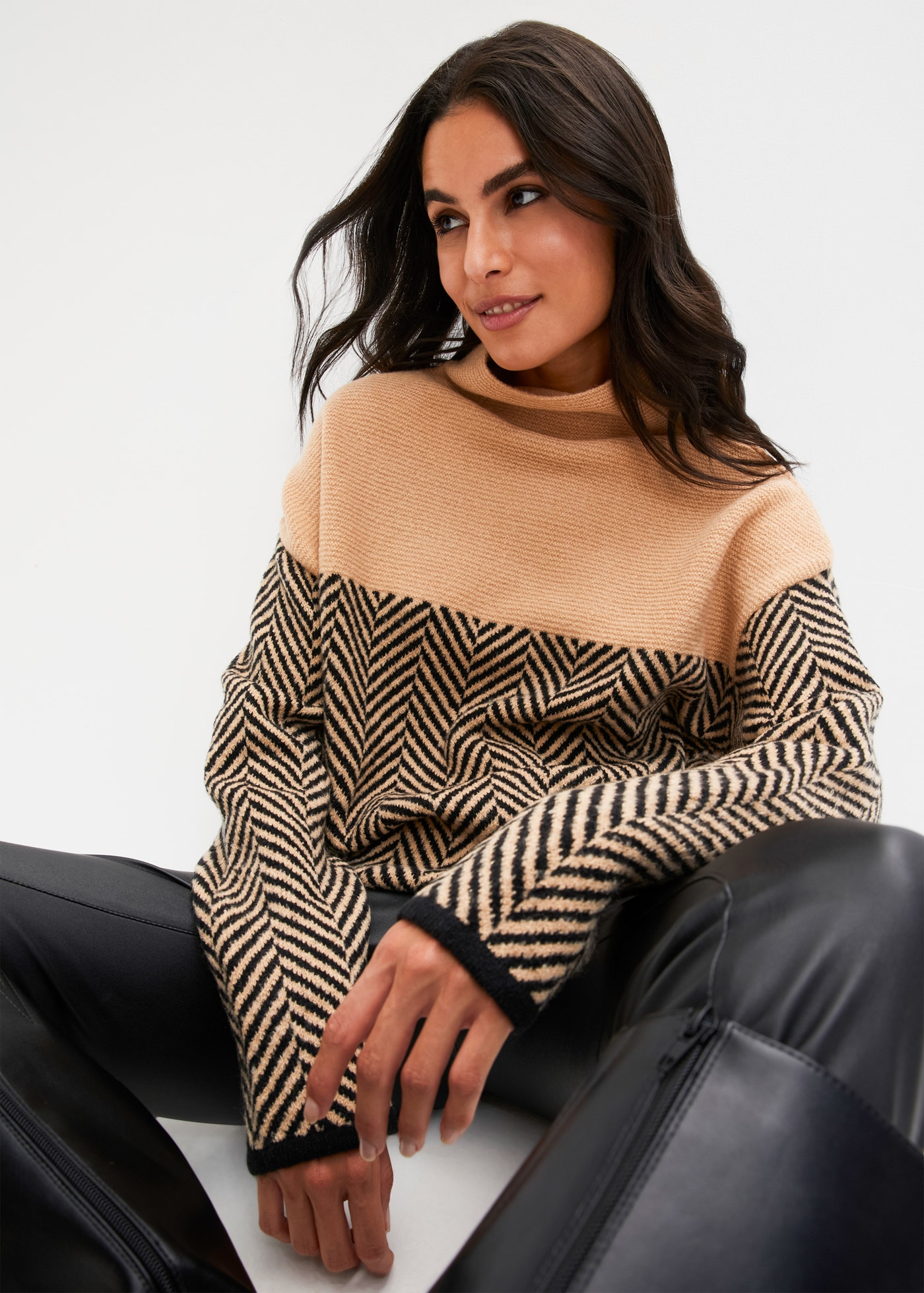 bonprix Strickpullover aus Polyacryl, Polyester und Elasthan, mit Stehkragen