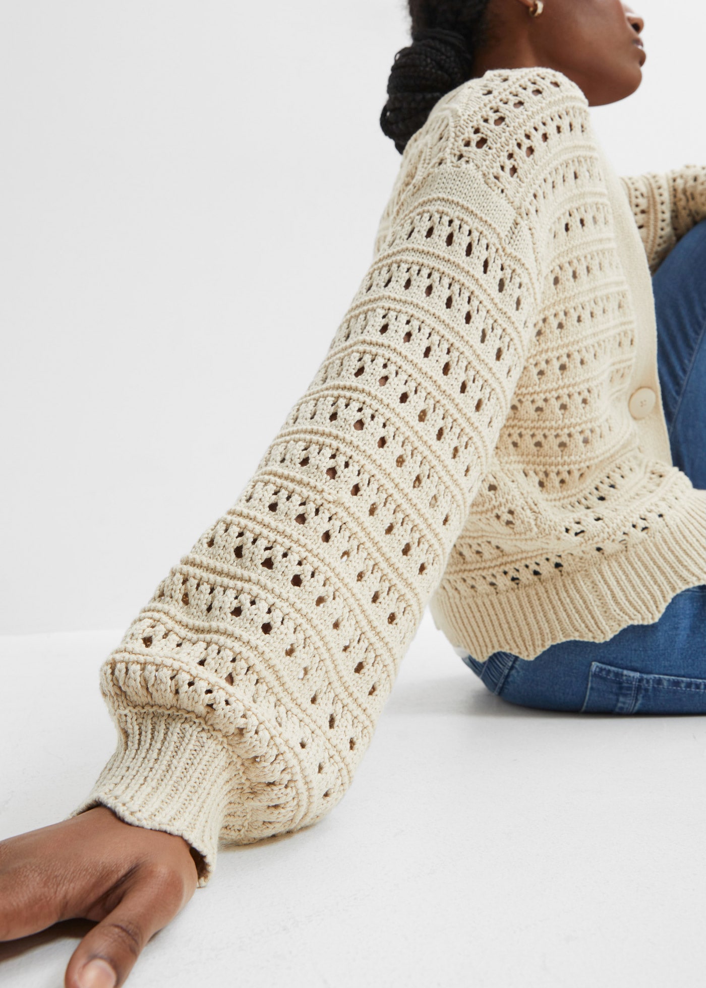 bonprix Veste en tricot ajouré Oversize-Passform, mit Lochstrickmuster, im Casual Stil