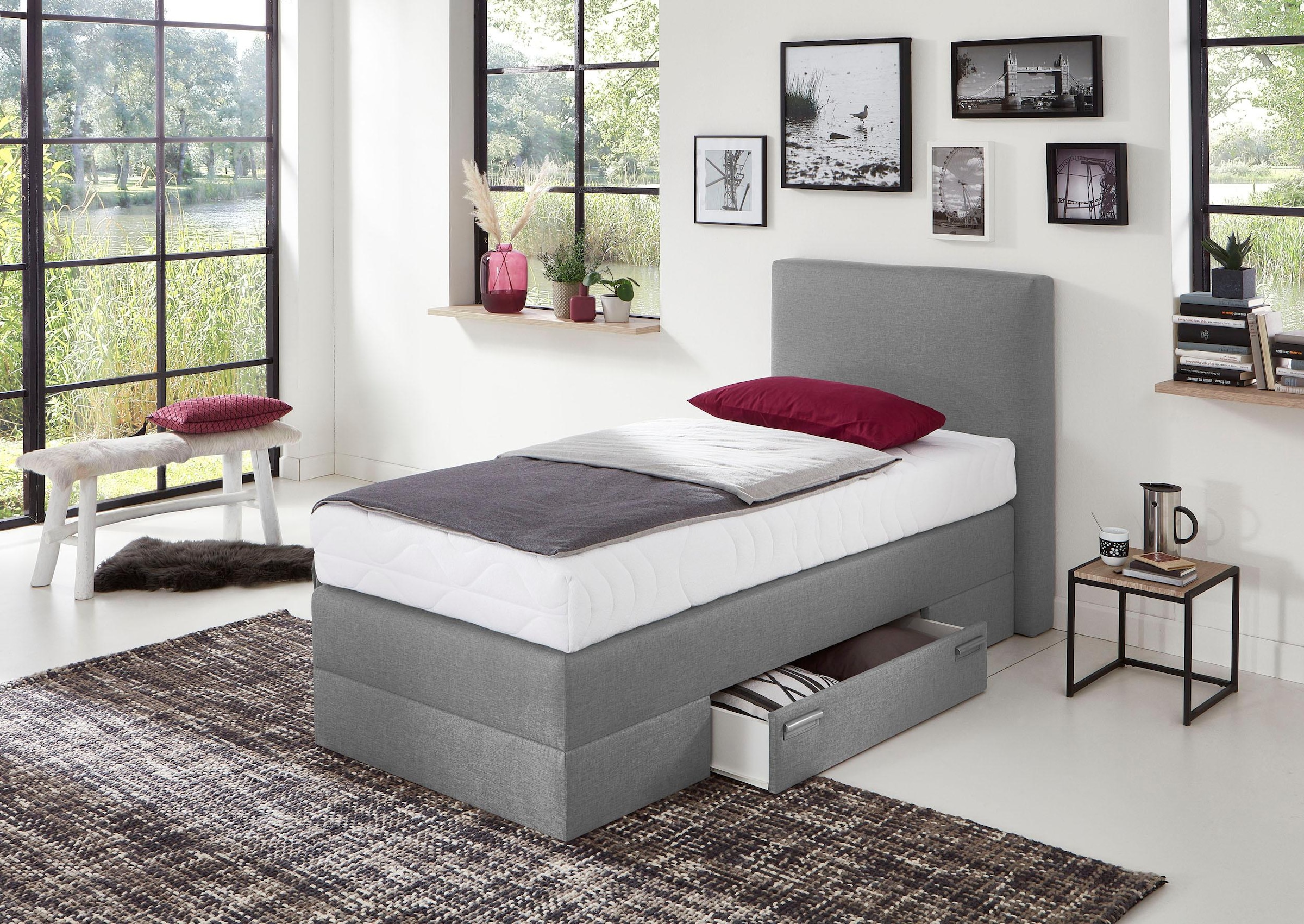 Westfalia Schlafkomfort Lit boxspring avec tiroirs et coussins décoratifs