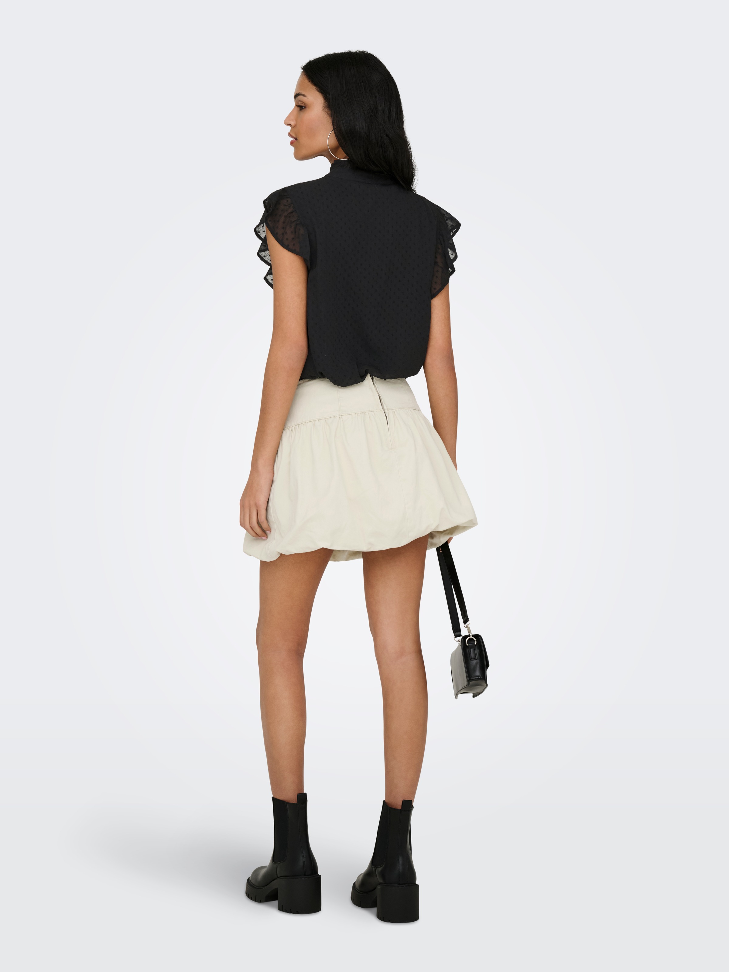 ONLY Blouse en dentelle »ONLLANDAU DOBBY FRILL V-NECK TOP WVN« fibre synthétique