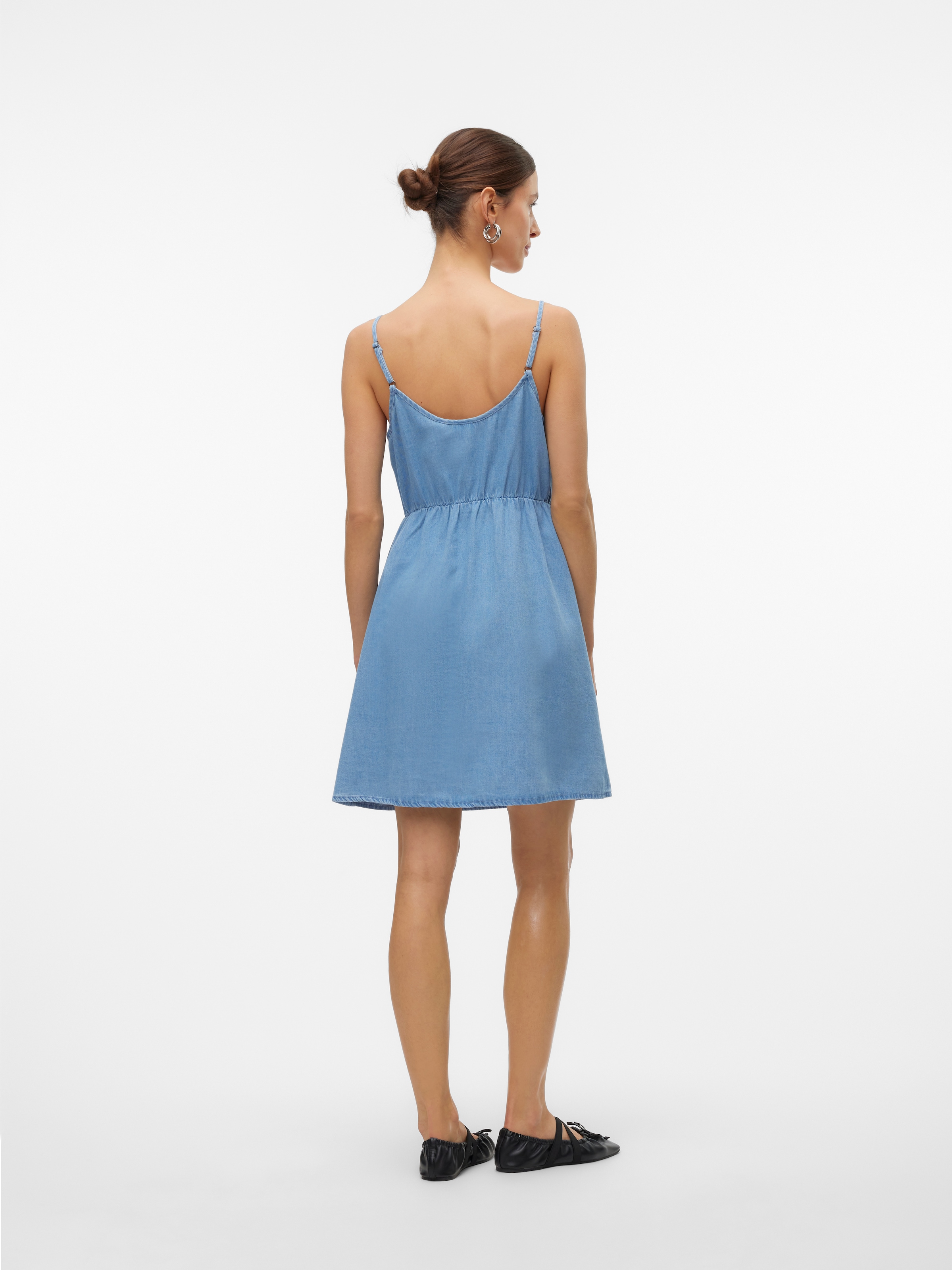 Vero Moda Robe en jean »VMFLICKA STRAP SHORT DRESS LCS« Coton, coupe régulière, bretelles réglables
