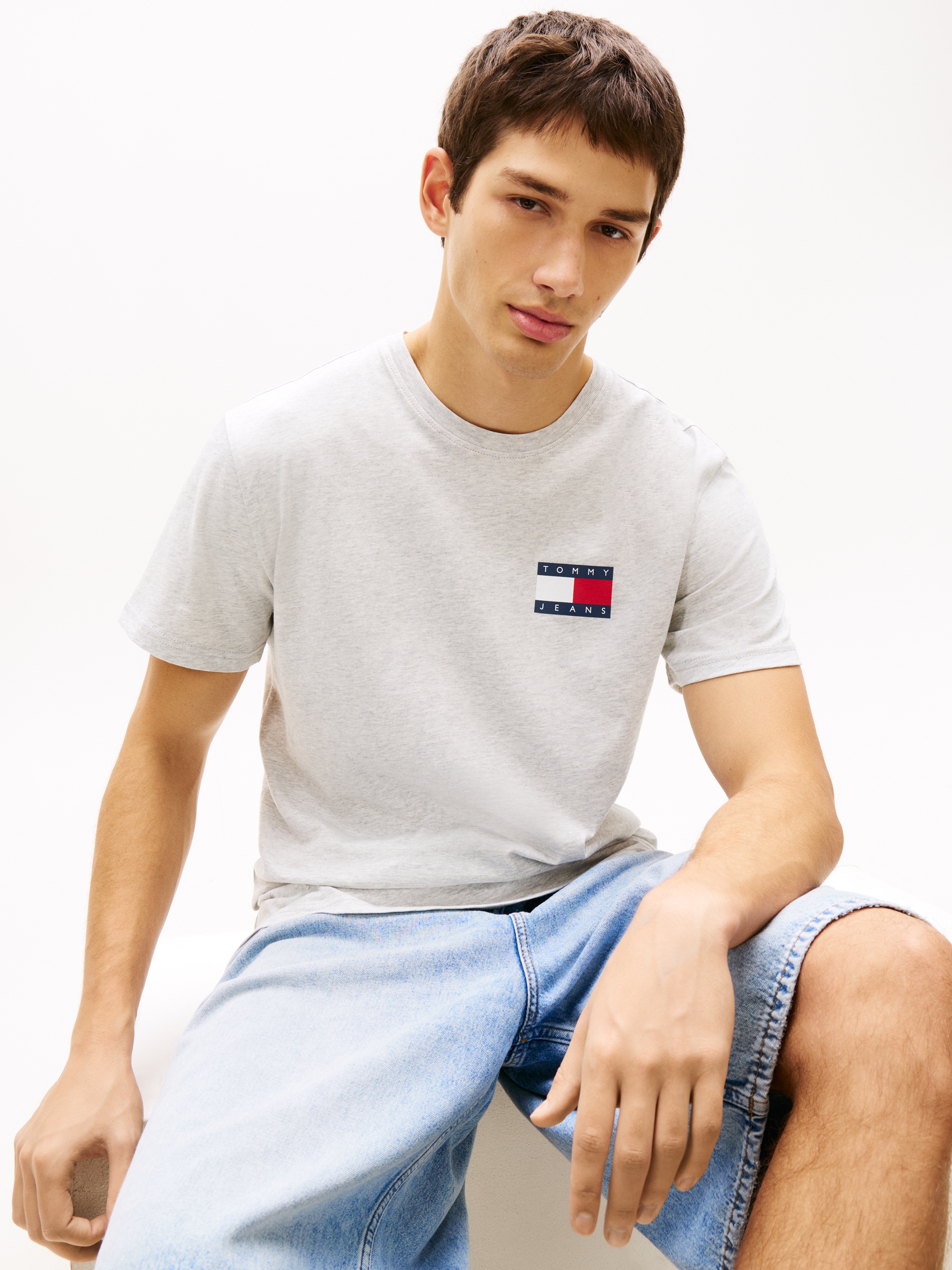 Tommy Jeans T-Shirt »TJM SLIM FIT ESSENTIAL FLAG« mit Rundhalsausschnitt