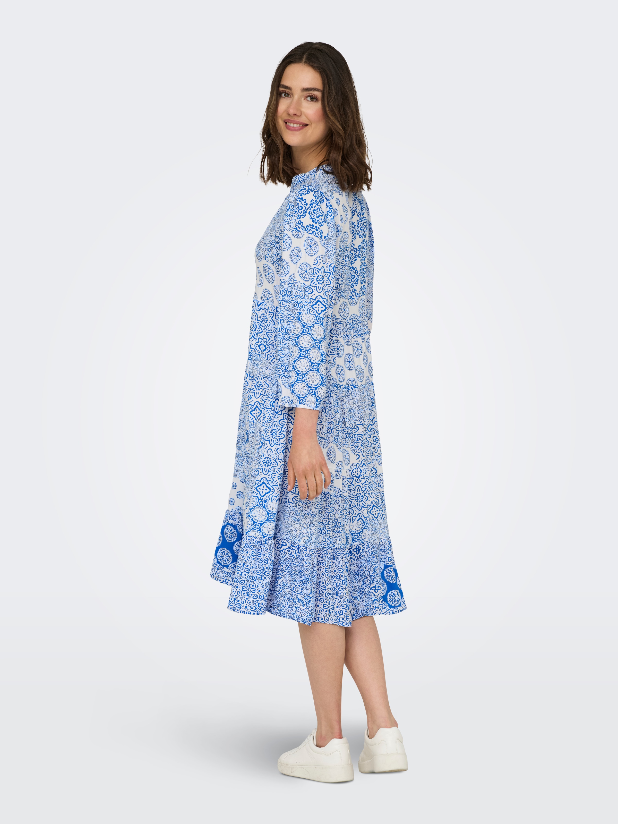 ONLY Robe tunique »ONLMILANA – Tunikakleid aus Viskose mit geblümtem Print« Fleuri, à la mode, coupe loose, viscose, col en V