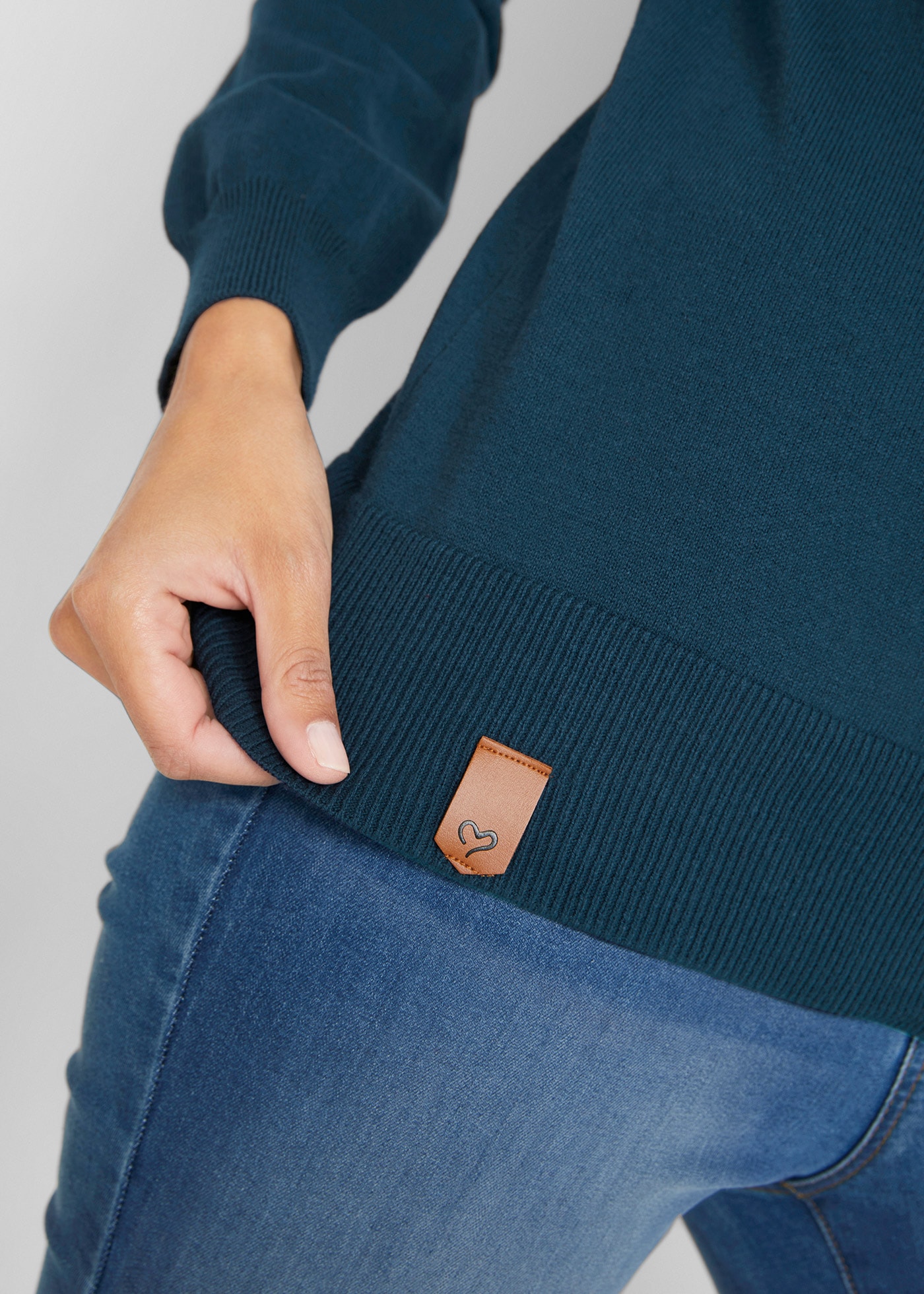 bonprix Strickpullover »Feinstrickpullover mit weitem Kragen« mit weitem Rollkragen und kleinen Leder-Details