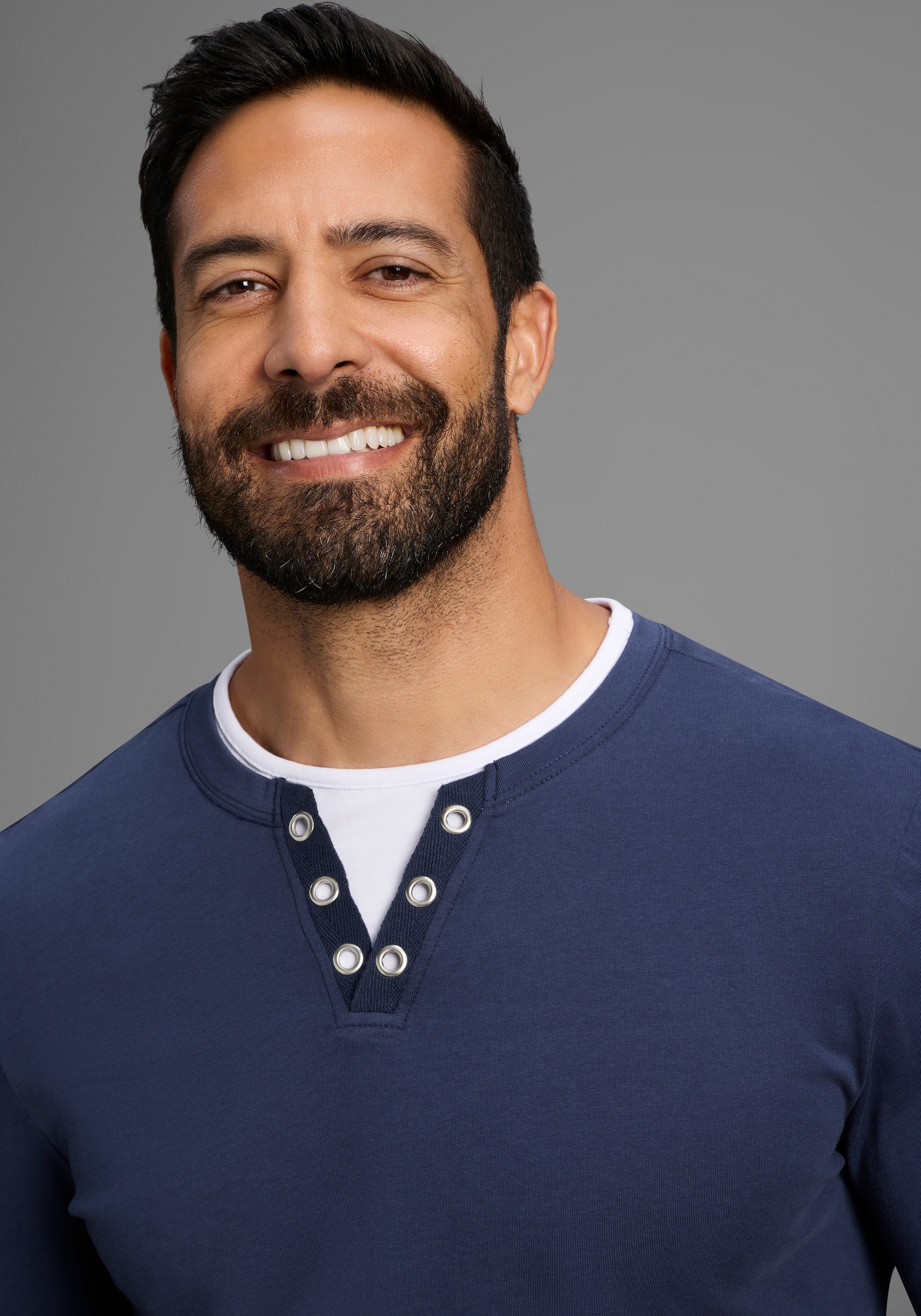 Man's World Shirt à col rond »Neue Kollektion!« mit Kontrasteinsatz am Halsausschnitt