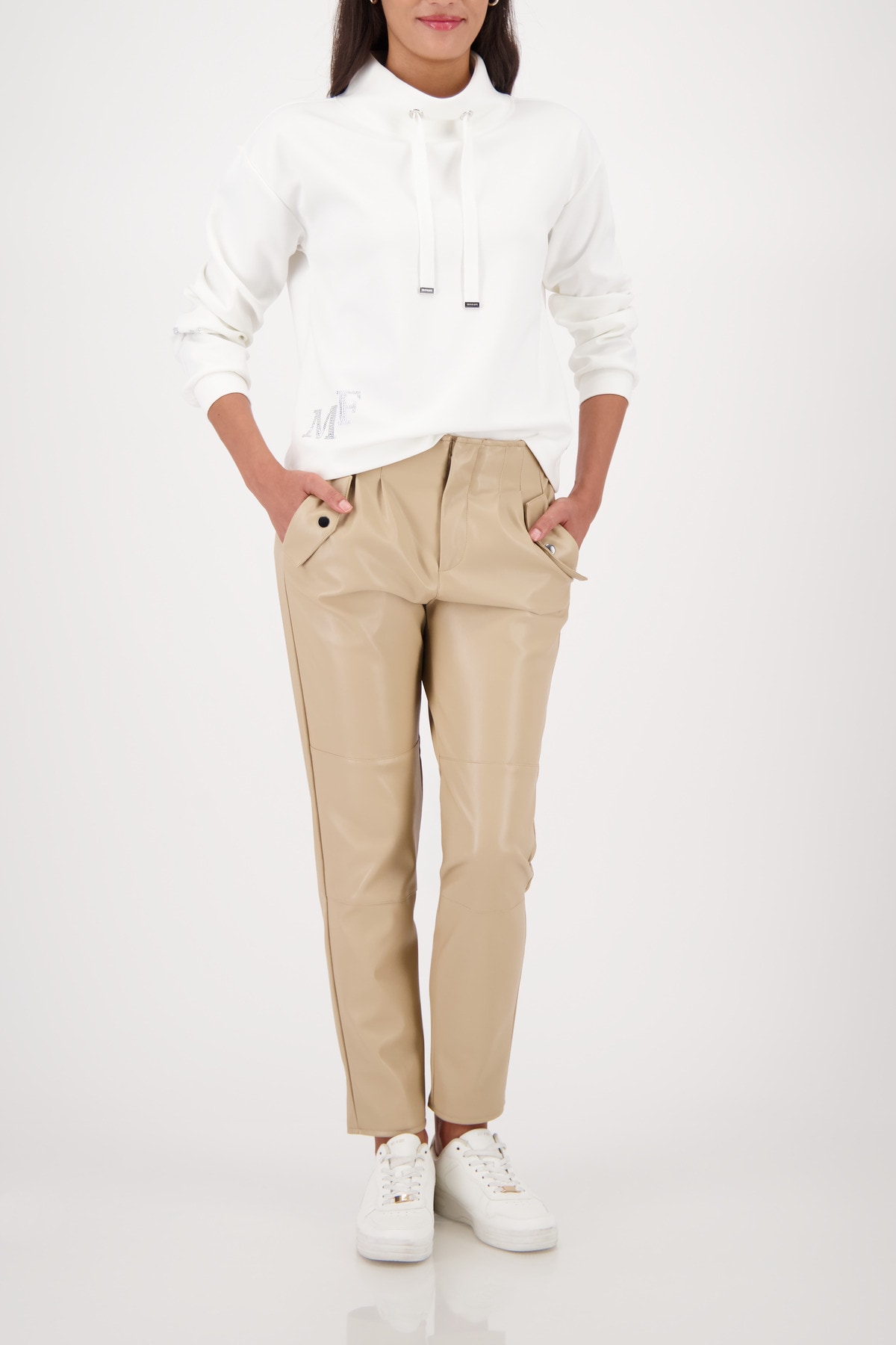 Monari Sweatshirt »Sweatshirt Schmuckdetail«, Stehkragen mit Bindeband, Logo aus Strasssteinen
