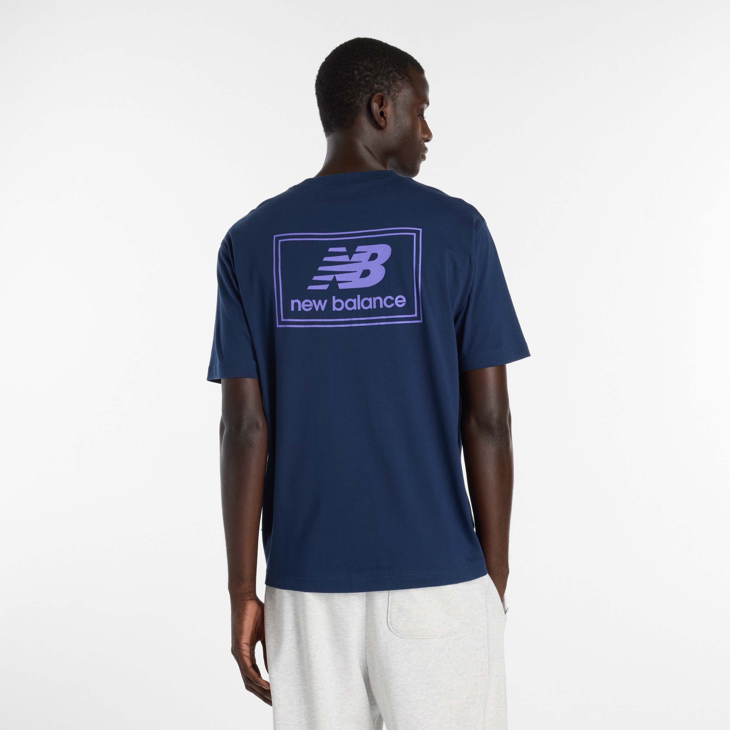 New Balance T-Shirt »WOVEN LABEL T-SHIRT« für sportliche Aktivitäten und Freizeit, sportlicher Stil